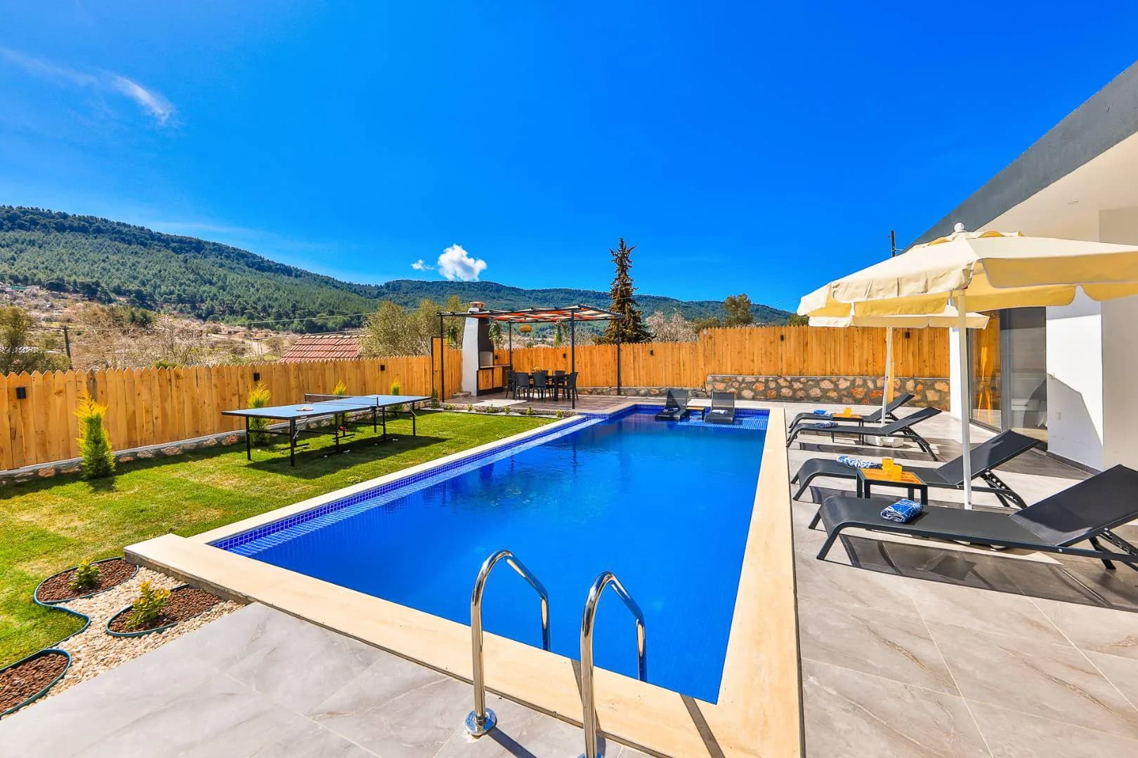 Kaş Hacıoğlan'da Huzurlu Doğada, Özel Havuzlu, Konforlu Villa görsel 3