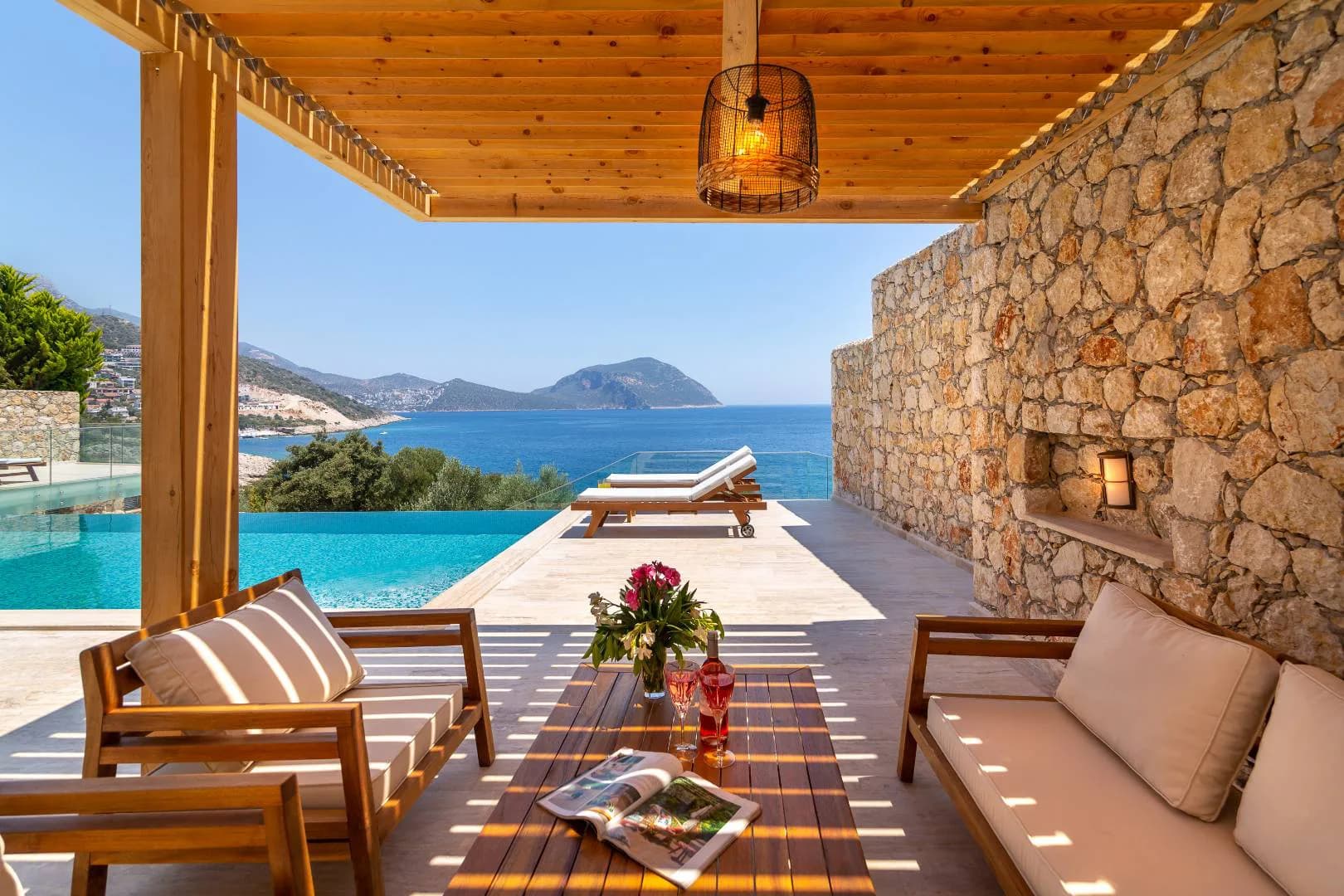 Kalkan Kalamar'da Denize Sıfır, Özel Havuzlu, Lüks Tasarımlı Villa görsel 1
