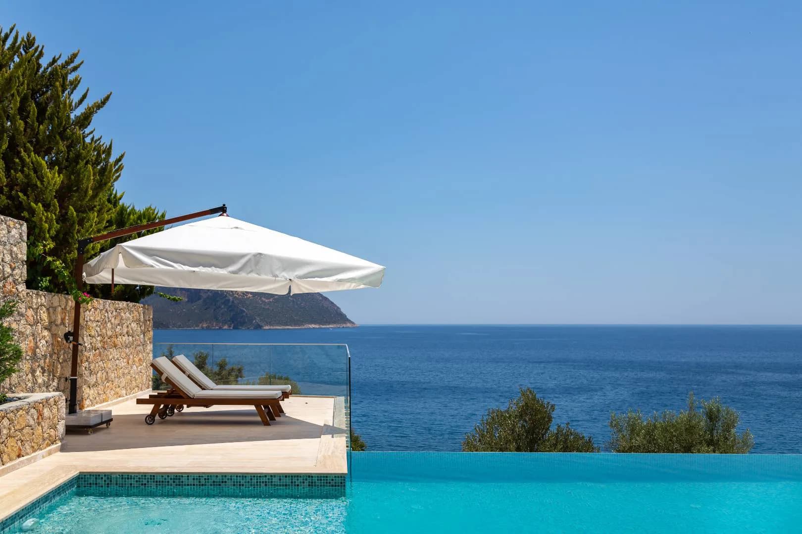 Kalkan Kalamar'da Denize Sıfır, Özel Havuzlu, Lüks Tasarımlı Villa görsel 3