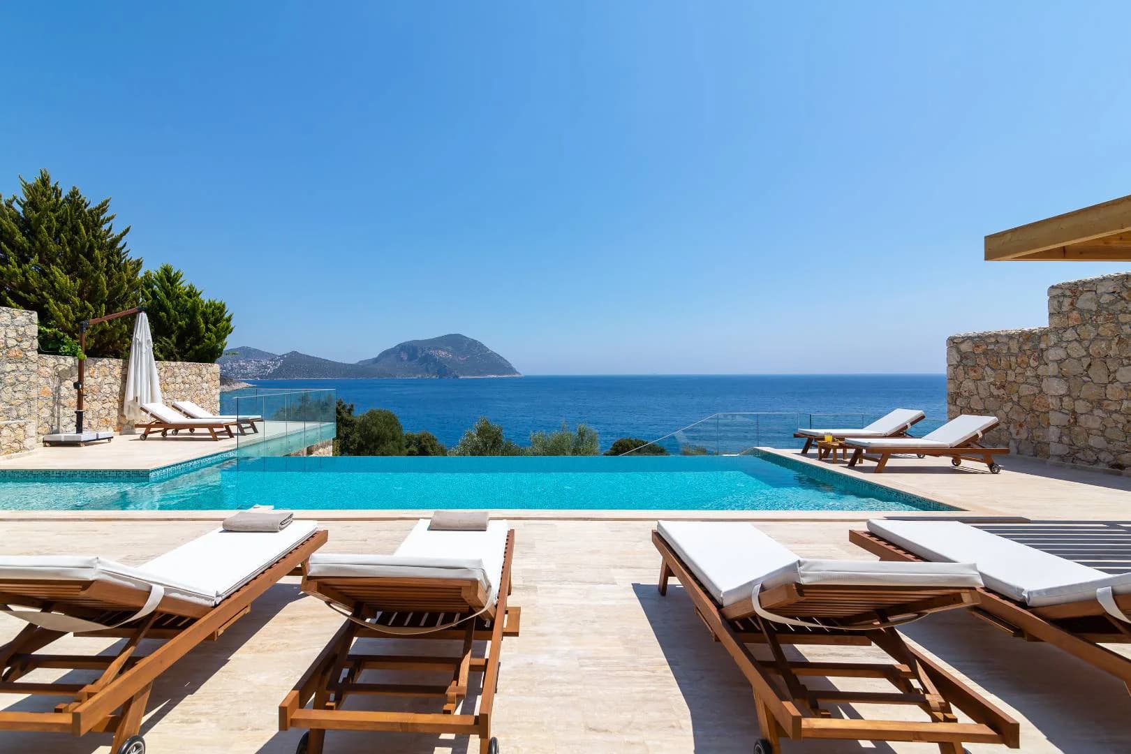 Kalkan Kalamar'da Denize Sıfır, Özel Havuzlu, Lüks Tasarımlı Villa görsel 2