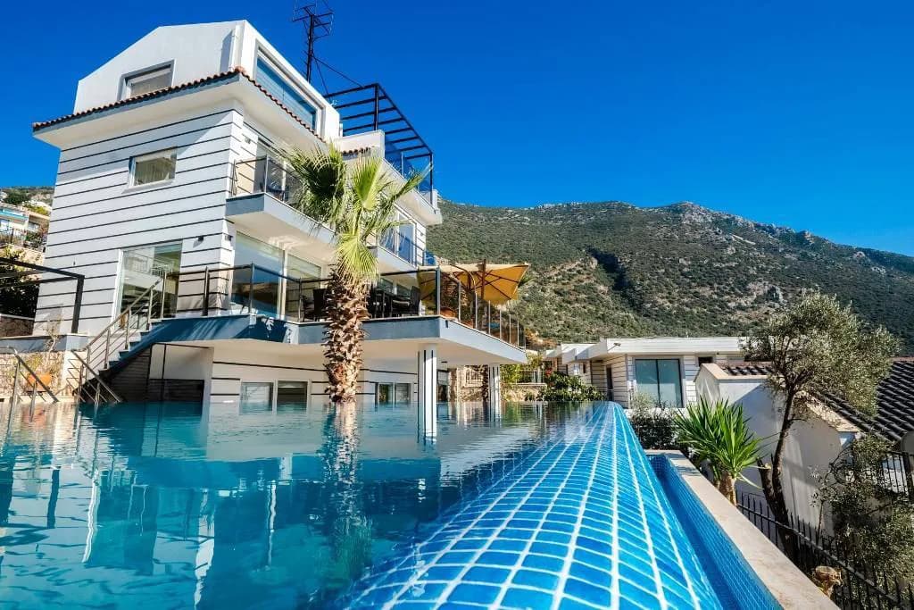 Kalkan'da Müthiş Deniz ve Şehir Manzaralı, Jakuzili, Kiralık Villa görsel 1