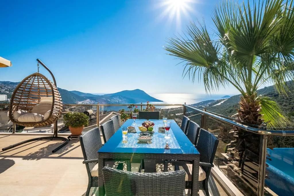 Kalkan'da Müthiş Deniz ve Şehir Manzaralı, Jakuzili, Kiralık Villa görsel 3