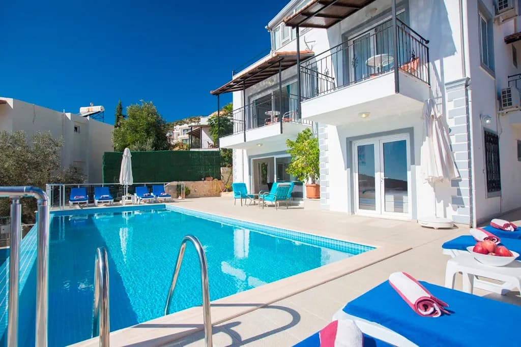 Kalkan'da Deniz Manzaralı, Denize Yürüyüş Mesafesinde, Kiralık Villa görsel 1