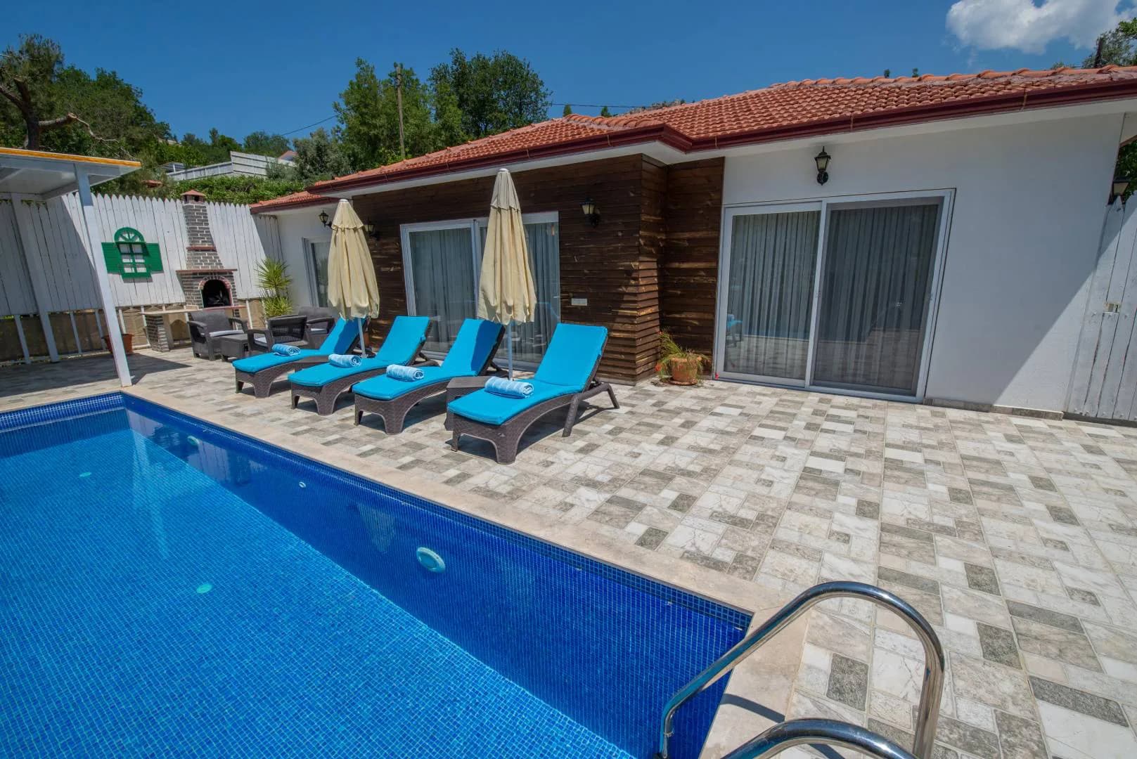 Kaş İslamlar'da Çekirdek Ailelere Uygun, Özel Havuzlu, Konforlu Villa görsel 1