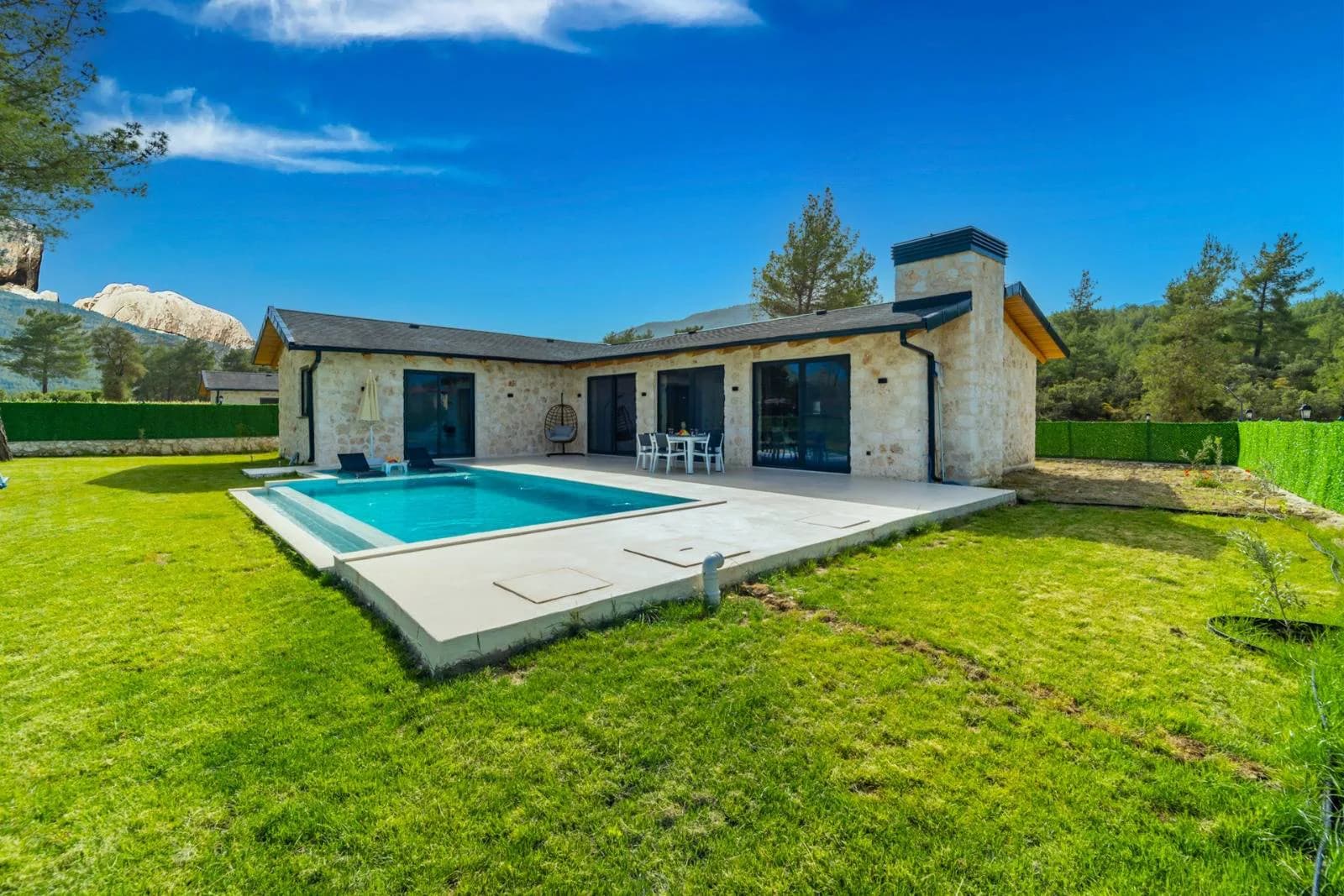 Kaş Uğrar'da Geniş Bahçe İçerisinde, Özel Havuzlu, Otantik Villa görsel 1