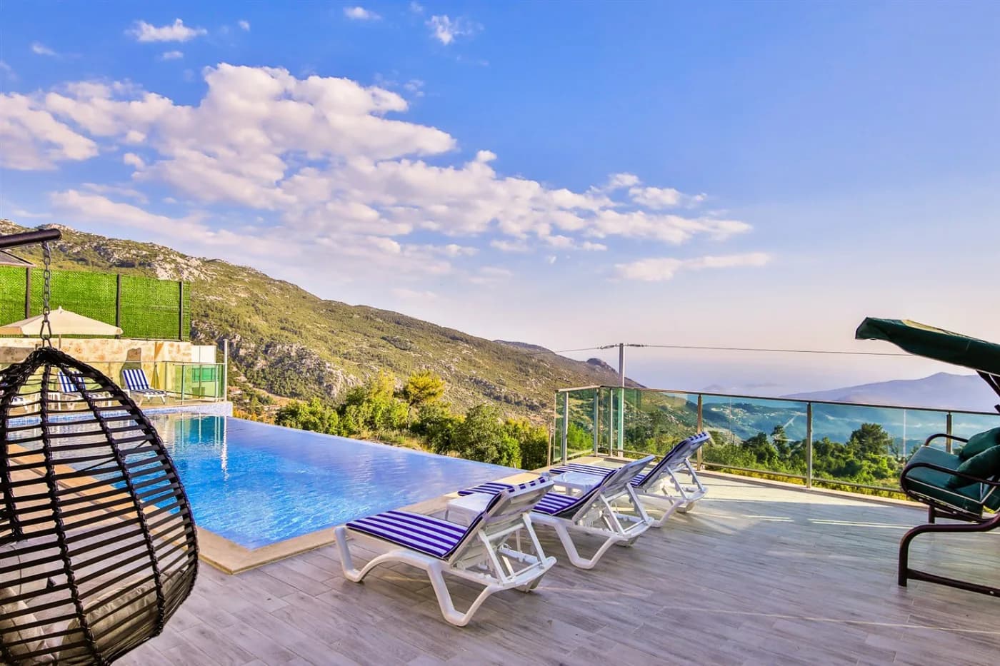 İslamlar'da Muhteşem Manzaralı, Isıtmalı Havuzlu, Kiralık Villa görsel 2