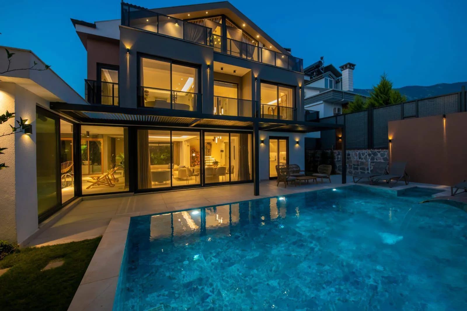 Fethiye Ölüdeniz'de Merkeze Yakın, Özel Havuzlu, Kiralık Villa görsel 1