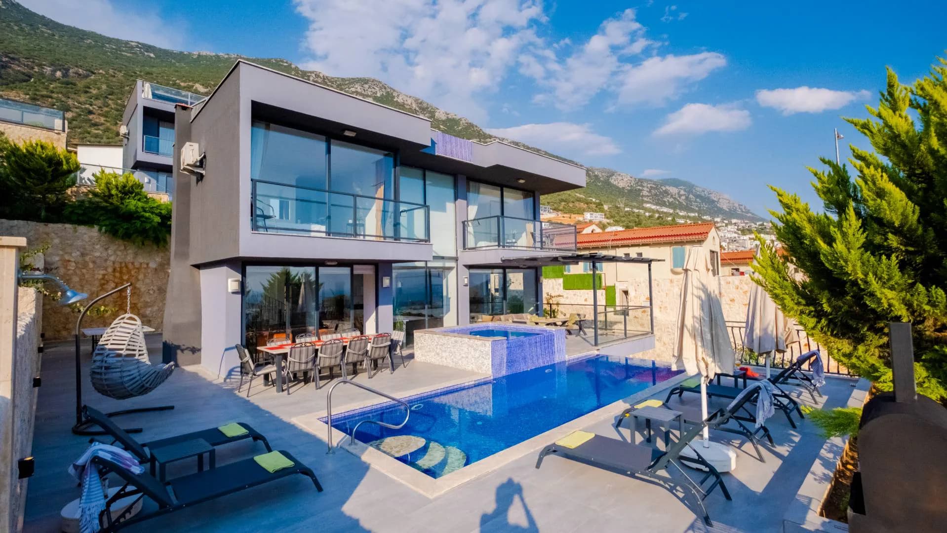 Kaş Kalkan'da Modern Tasarımlı, Özel Çift Havuzlu, Konforlu Villa görsel 1