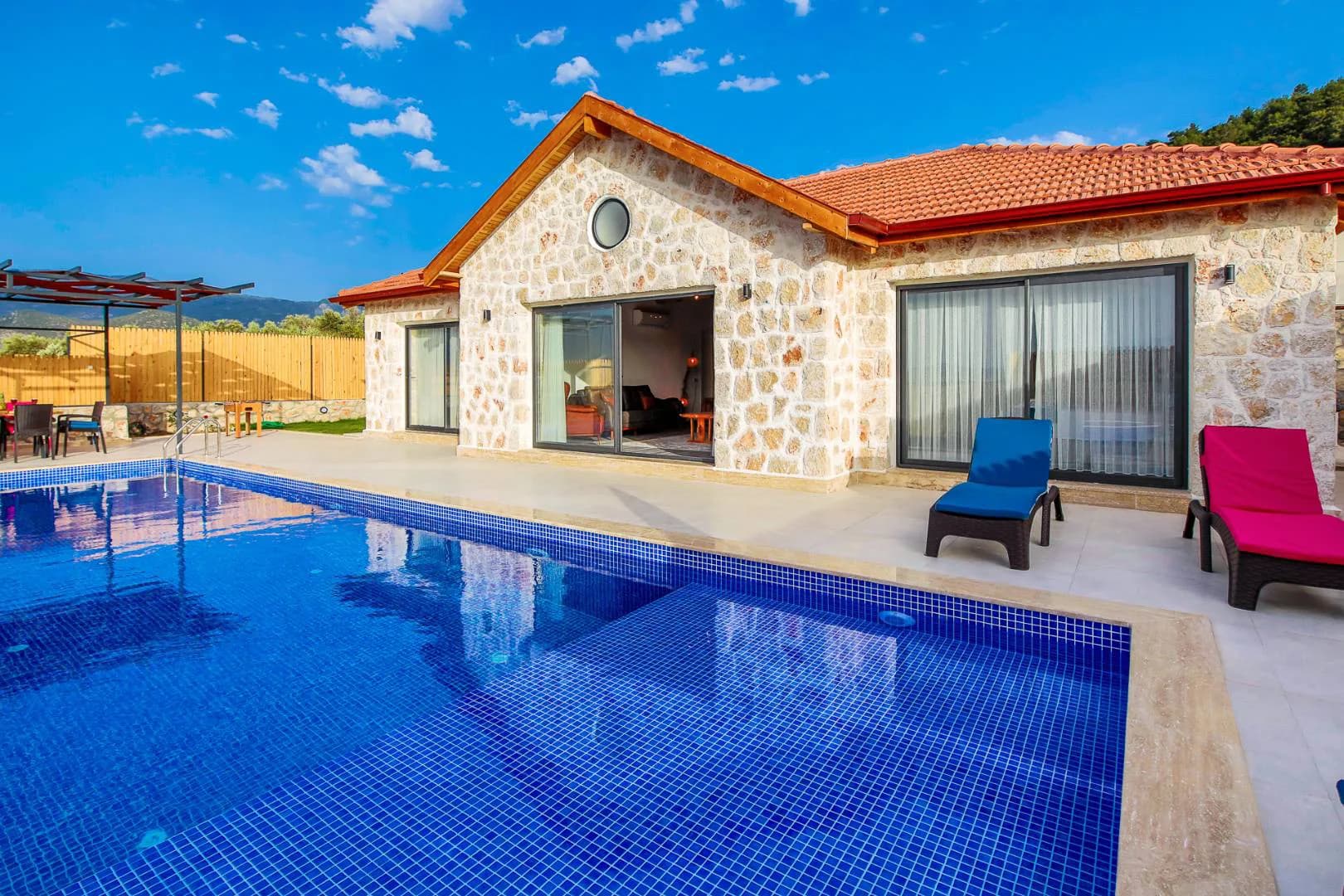 Kaş Gelemiş'te Doğa Manzaralı, Özel Havuzlu, Modern Villa görsel 1