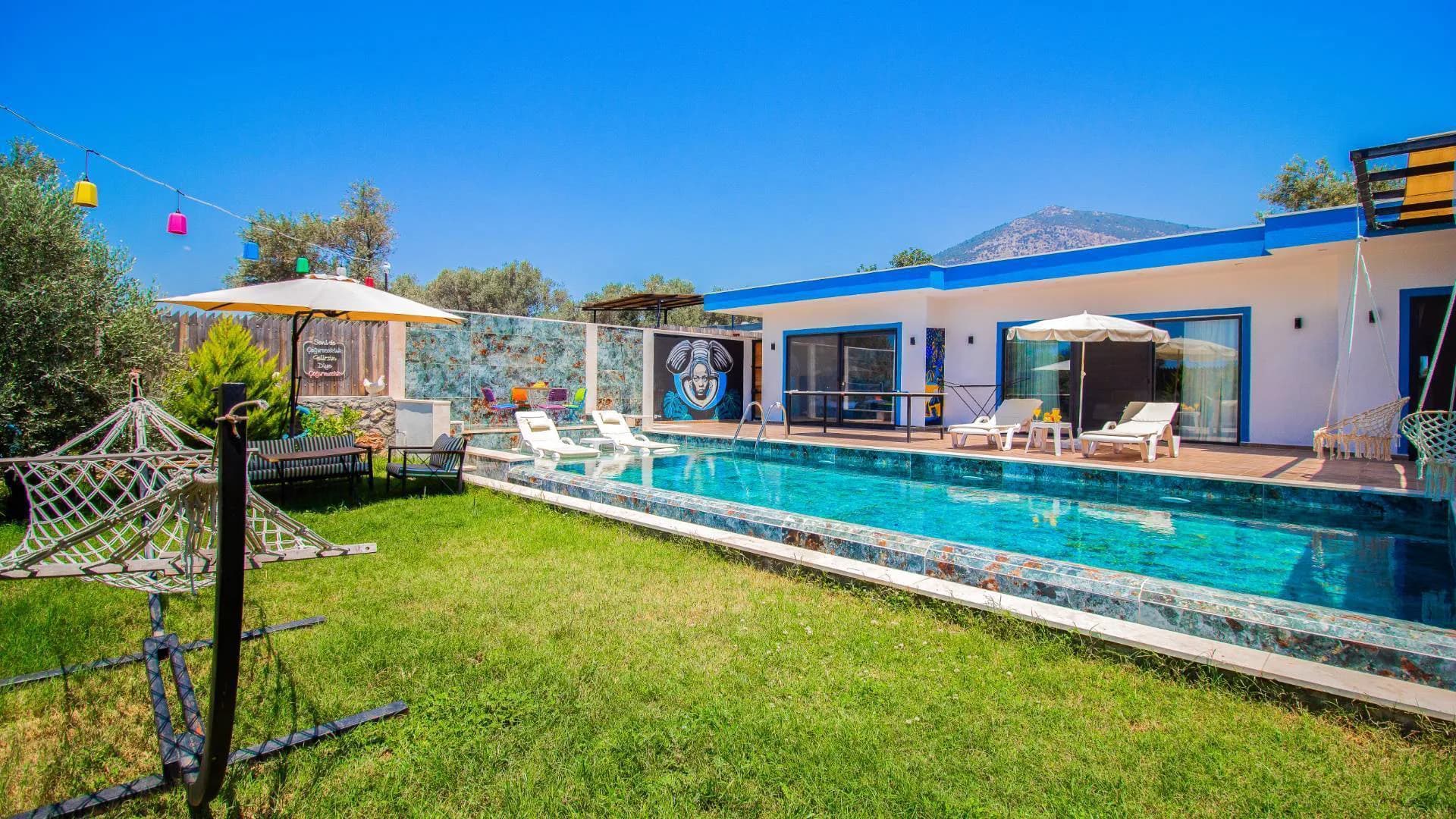 Kaş Çayköy'de Modern Tasarımlı, Özel Havuzlu, Lüks Villa görsel 1