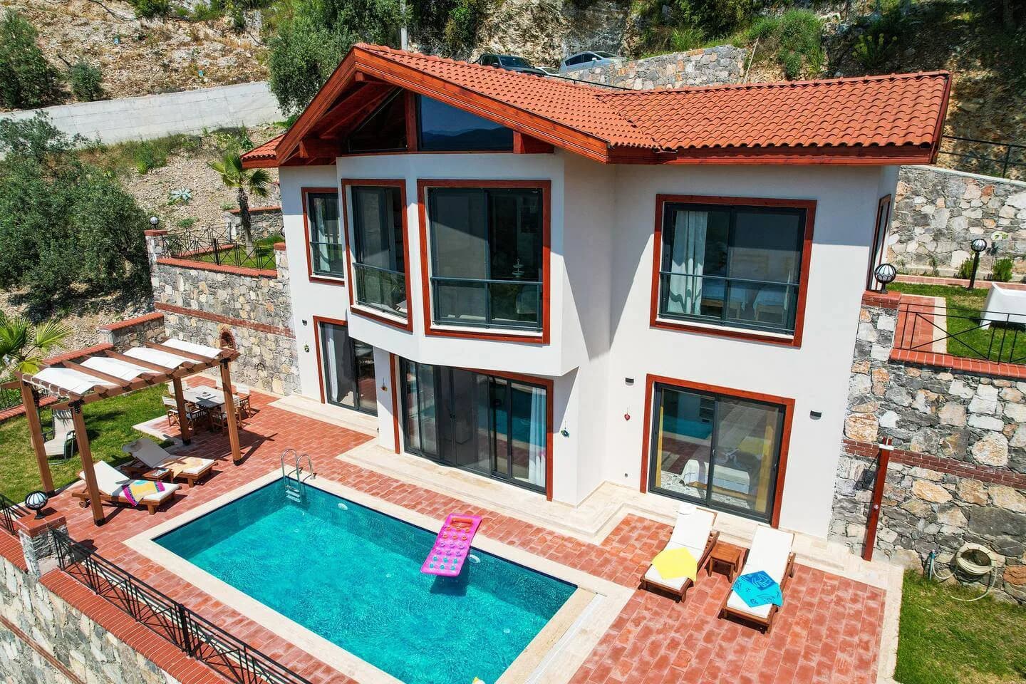 Fethiye Göcek'te Doğa Manzaralı, Özel Havuzlu, Akdeniz Stili Villa görsel 1