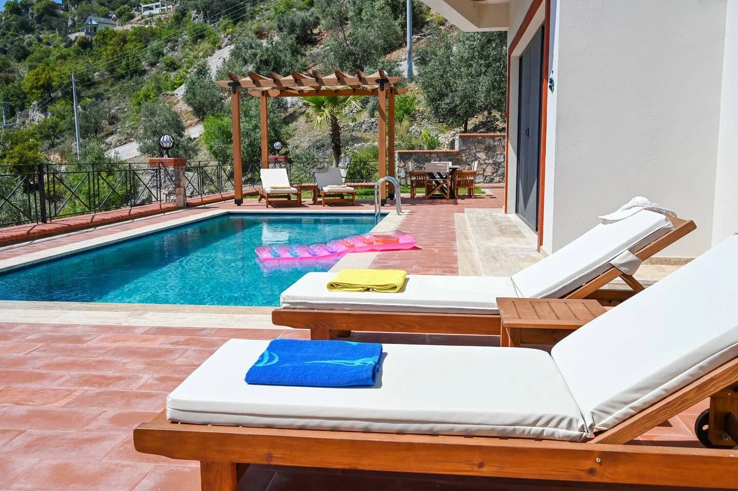 Fethiye Göcek'te Doğa Manzaralı, Özel Havuzlu, Akdeniz Stili Villa görsel 3