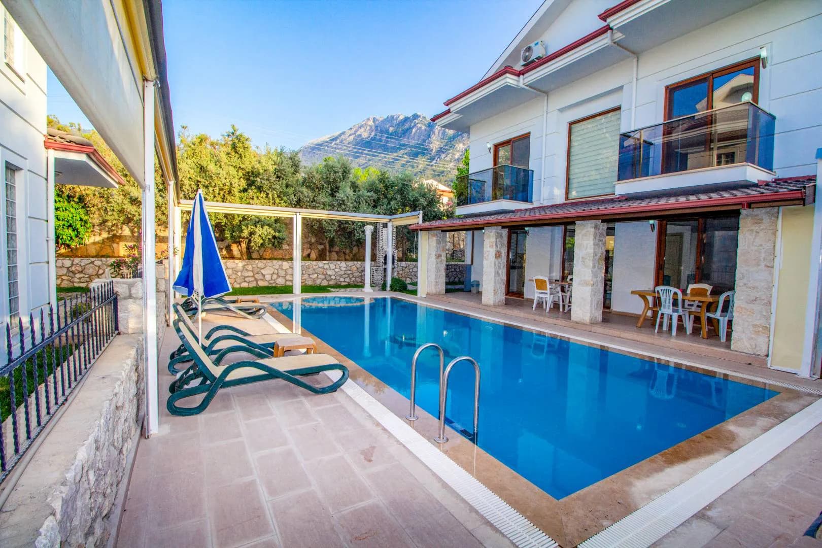 Muğla Fethiye'de Ferah Tasarımlı, Yetişkin ve Çocuk Havuzlu, 4+1 Villa görsel 1
