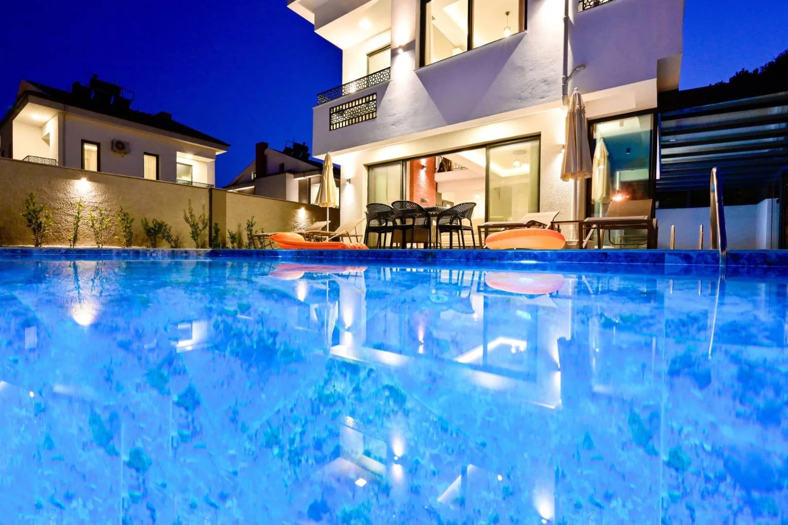 Fethiye Ölüdeniz'de Geniş Ailelere Uygun, Modern Tasarımlı Villa görsel 1