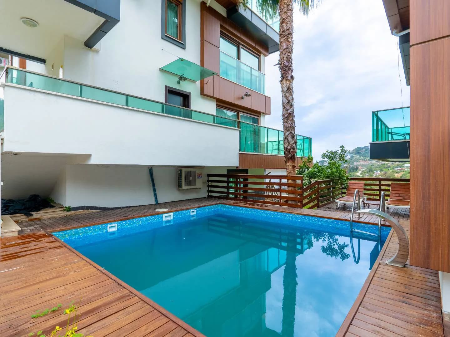 Antalya Alanya'da Muhteşem Manzaralı, Özel Havuzlu, Modern Villa görsel 1