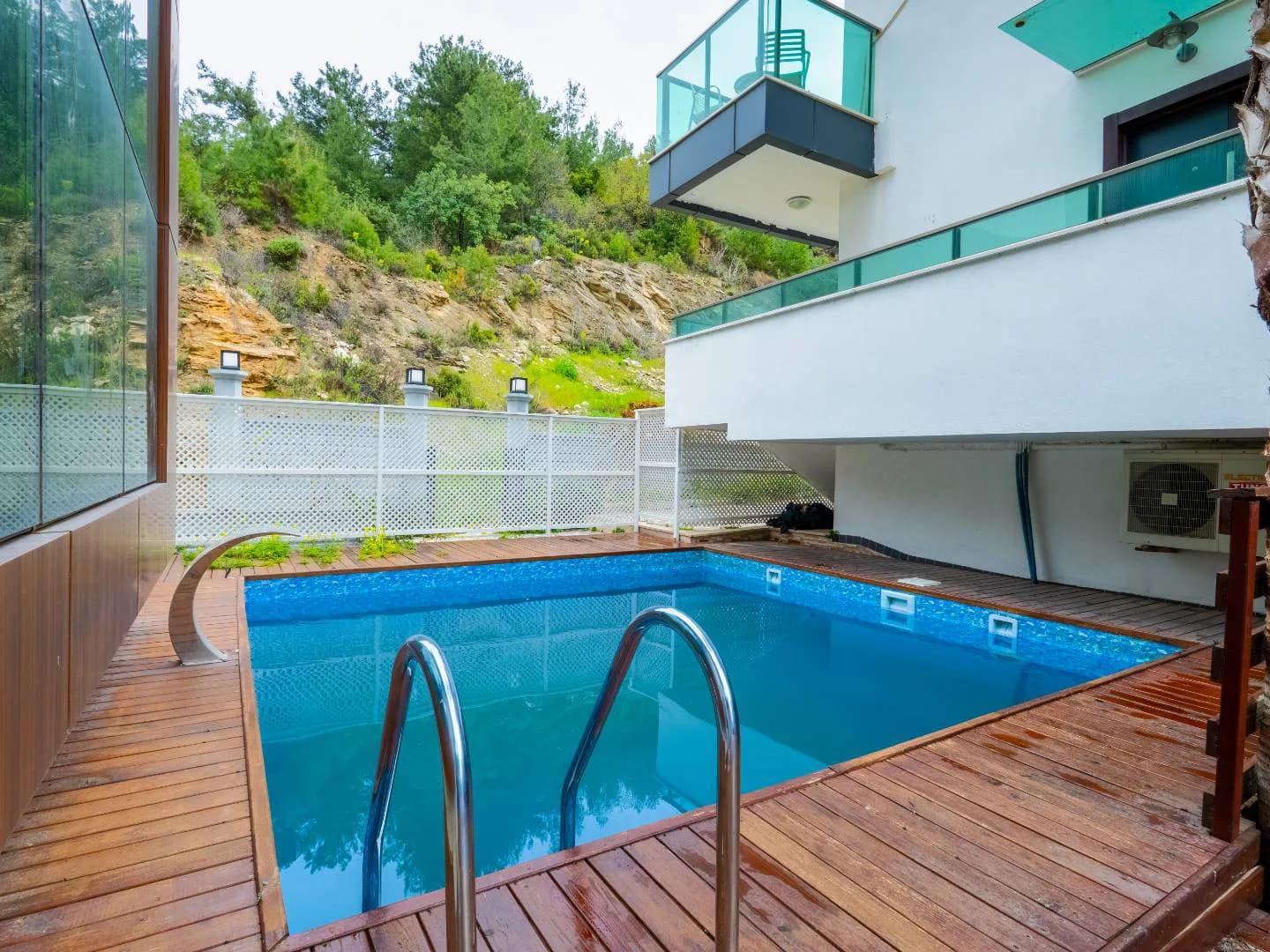 Antalya Alanya'da Muhteşem Manzaralı, Özel Havuzlu, Modern Villa görsel 2