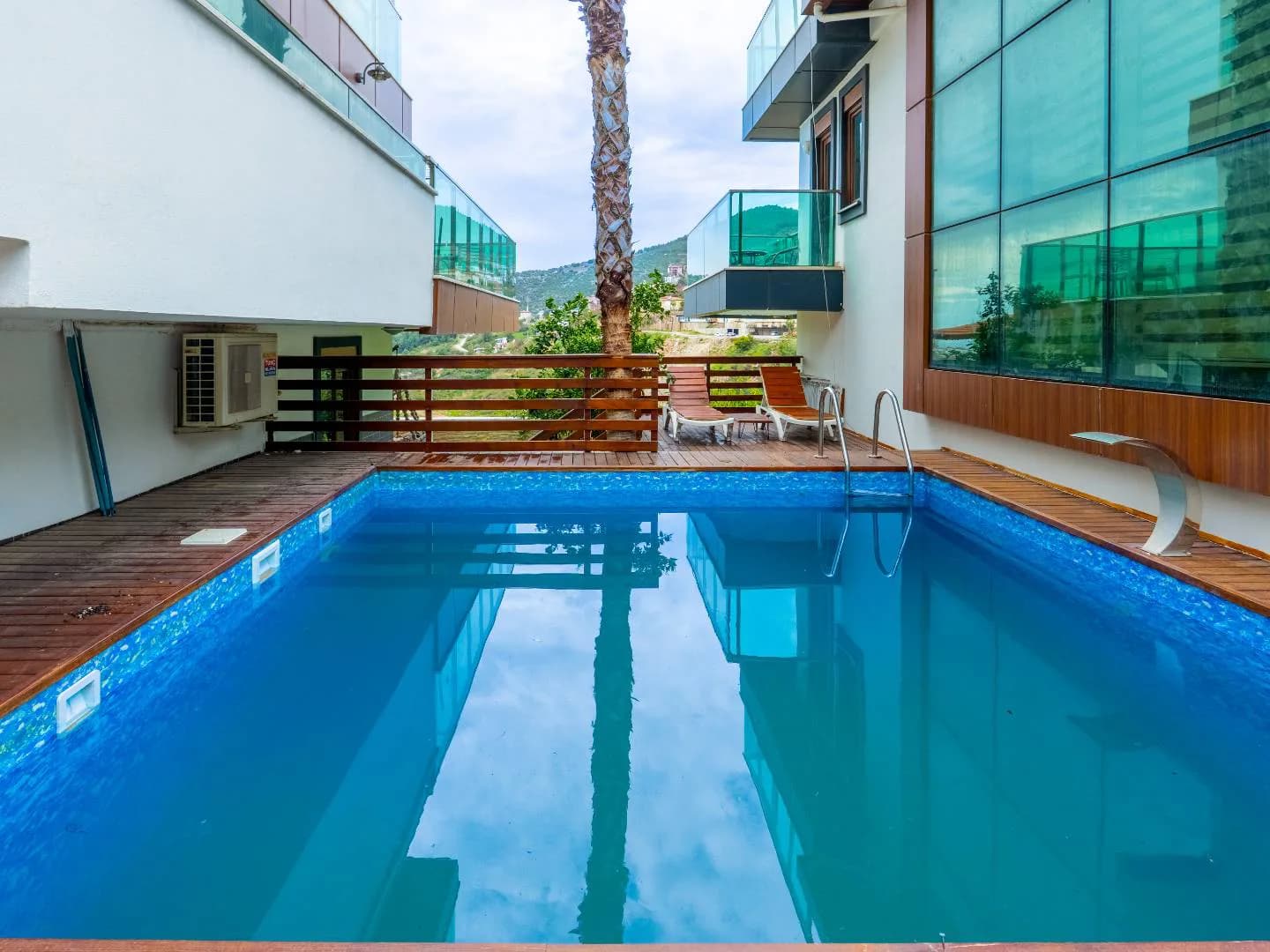 Antalya Alanya'da Muhteşem Manzaralı, Özel Havuzlu, Modern Villa görsel 3