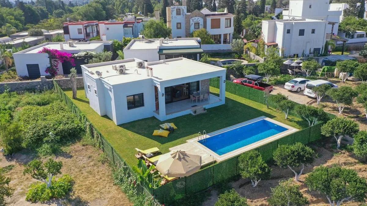 Bodrum Bahçelievler'de Denize Yakın, Özel Havuzlu, Modern Villa görsel 1