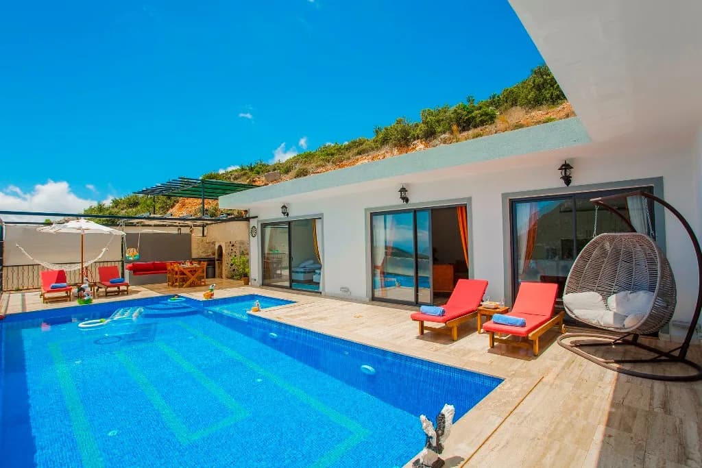 Kaş İslamlar'da Eşsiz Manzaralı, Açık ve Kapalı Havuzlu, Kiralık Villa görsel 1
