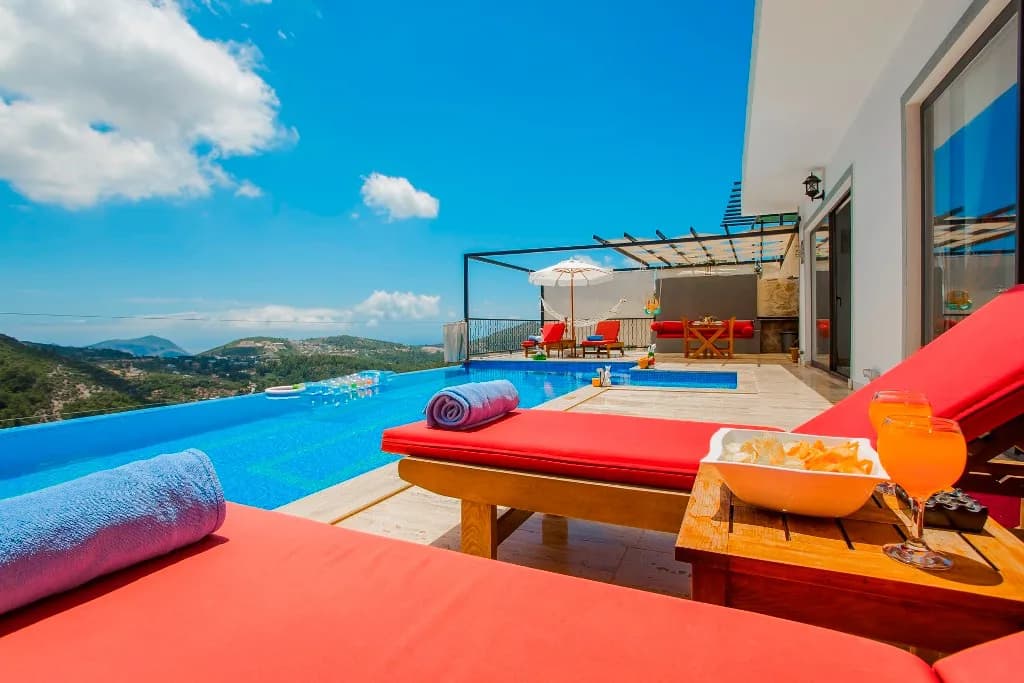 Kaş İslamlar'da Eşsiz Manzaralı, Açık ve Kapalı Havuzlu, Kiralık Villa görsel 3