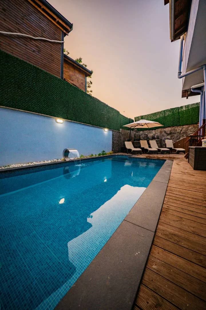 Sapanca Rüstempaşa'da Merkezi Konumda, Isıtmalı Havuzlu, Kiralık Villa görsel 1
