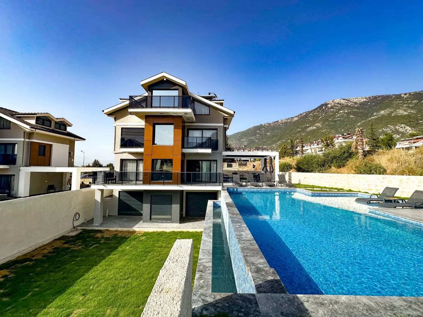 Fethiye Ölüdeniz'de Geniş Ailelere Uygun, Özel Havuzlu, 5+1 Villa görsel 3