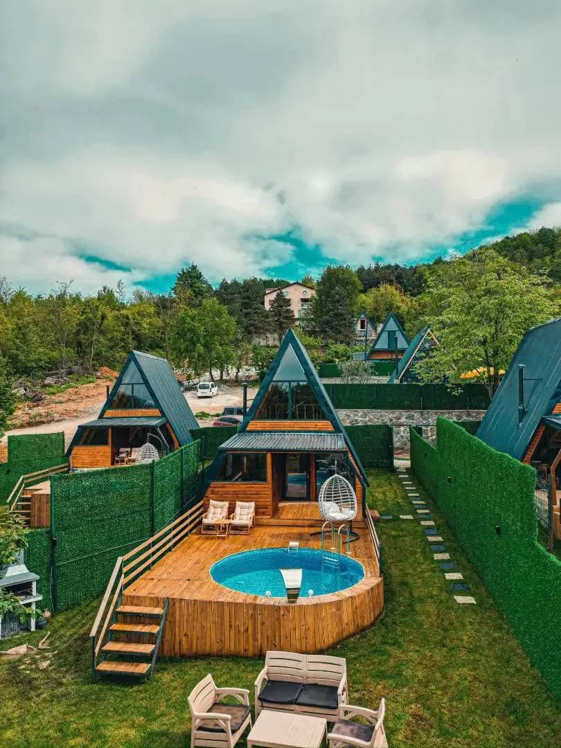 Sapanca Nailiye'de Minimalist Tasarımlı, Özel Havuzlu, 2+1 Bungalov görsel 1