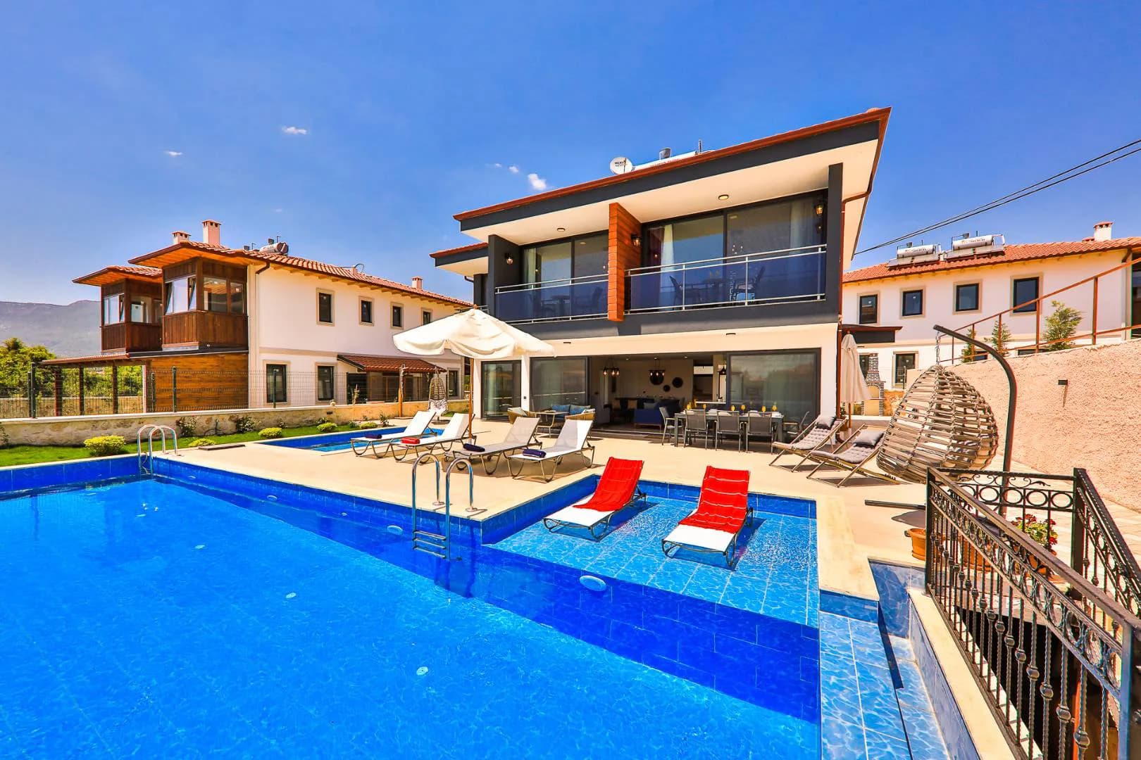 Kaş Andifli'de Yemyeşil Bahçeli, Özel Havuzlu, Kiralık Villa görsel 2