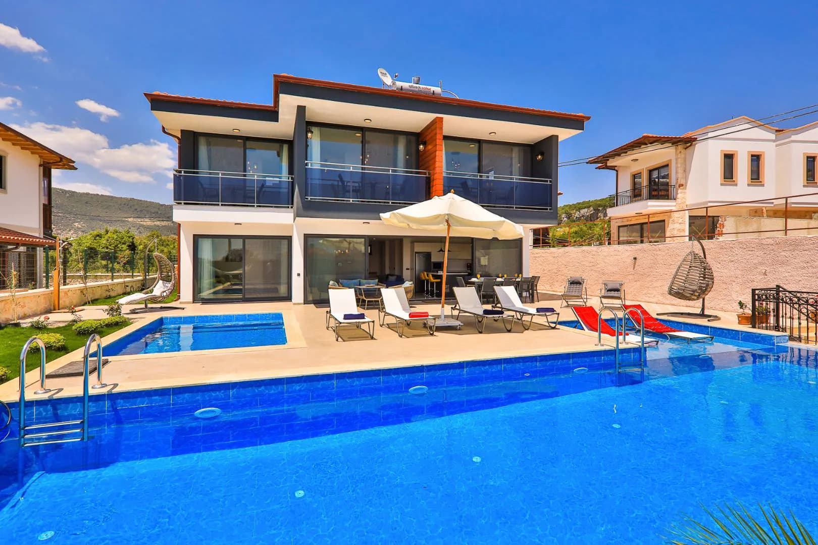Kaş Andifli'de Yemyeşil Bahçeli, Özel Havuzlu, Kiralık Villa görsel 1