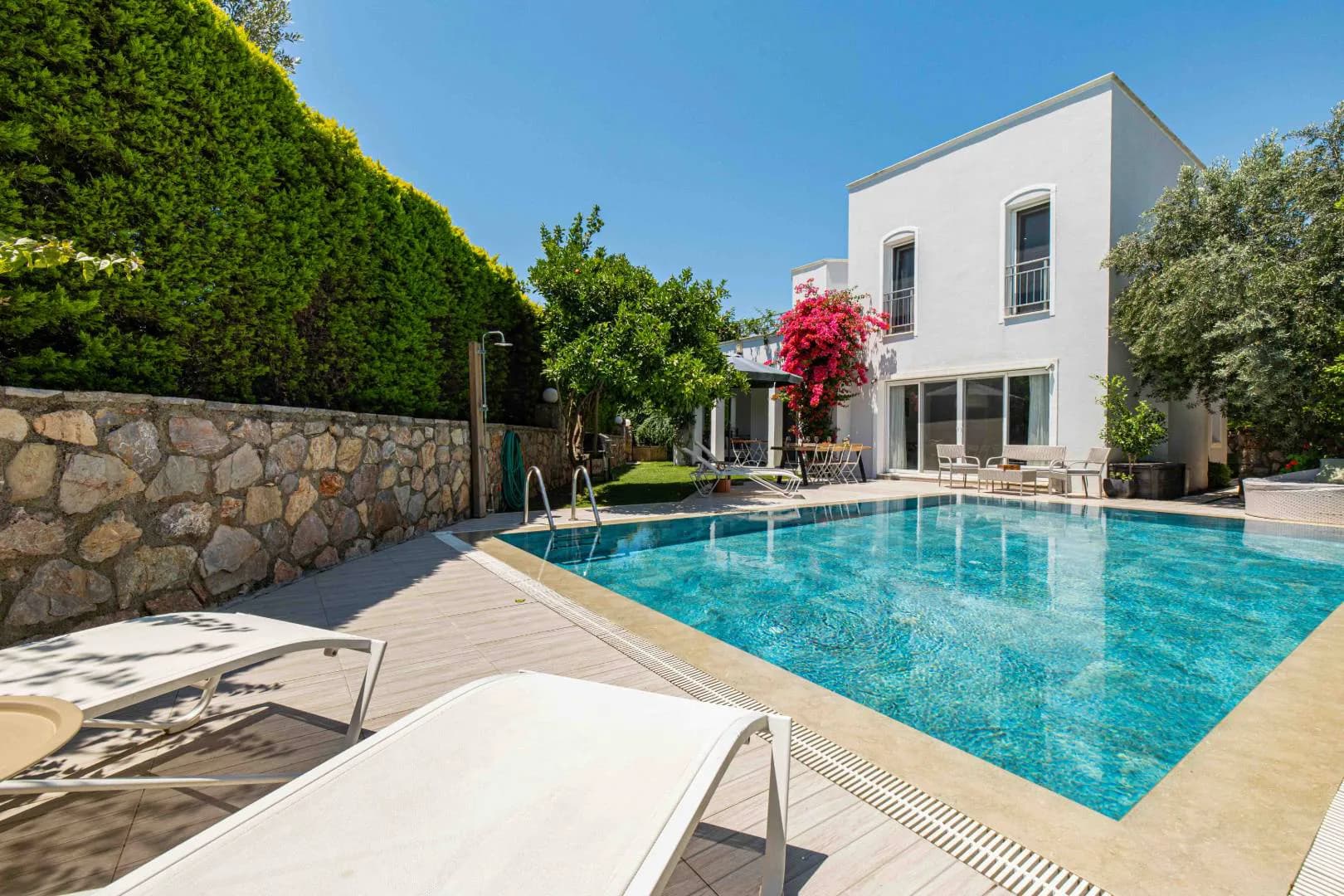 Bodrum Eskiçeşme'de Merkezi Konumda, Özel Havuzlu, Bahçeli Villa görsel 2