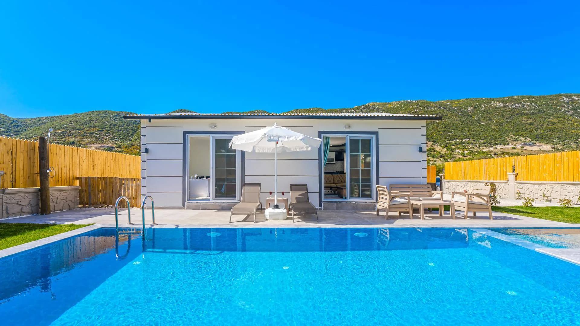 Kaş Sarıbelen'de Yemyeşil Bahçeli, Özel Havuzlu, Lüks Villa görsel 2