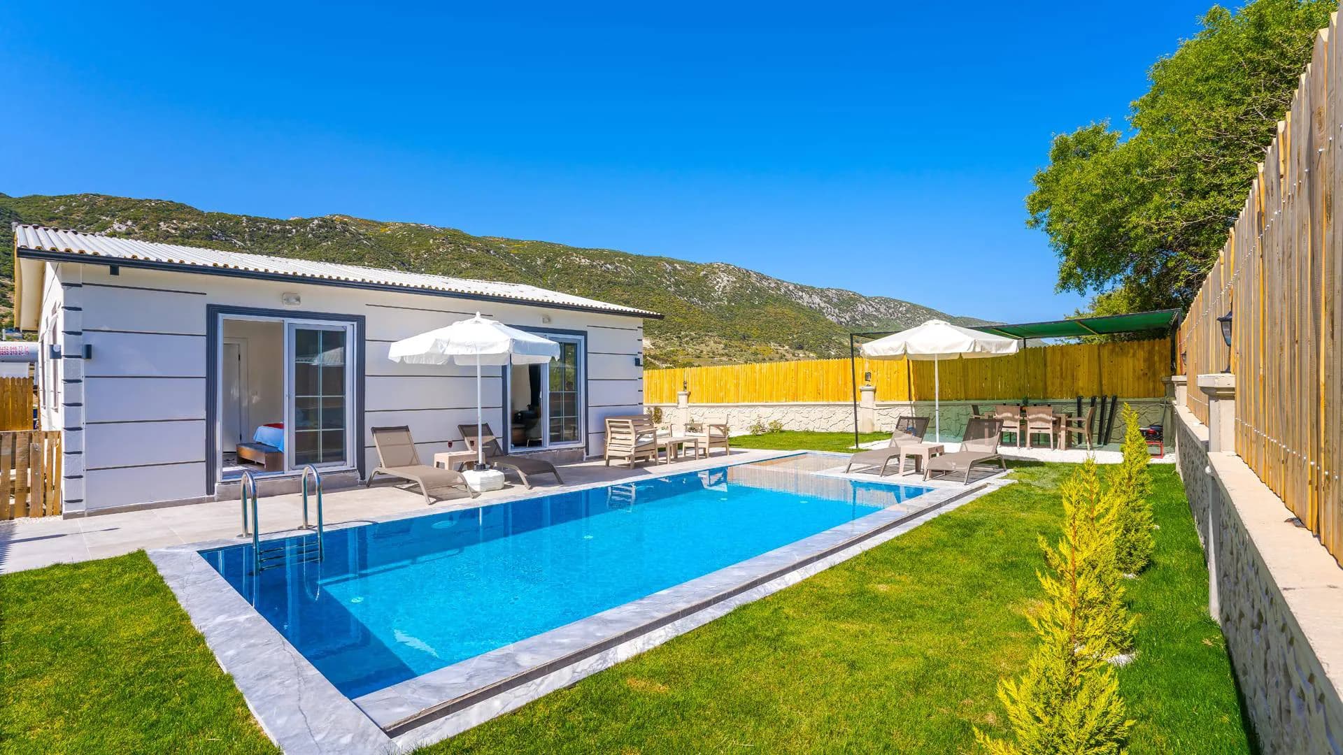 Kaş Sarıbelen'de Yemyeşil Bahçeli, Özel Havuzlu, Lüks Villa görsel 1