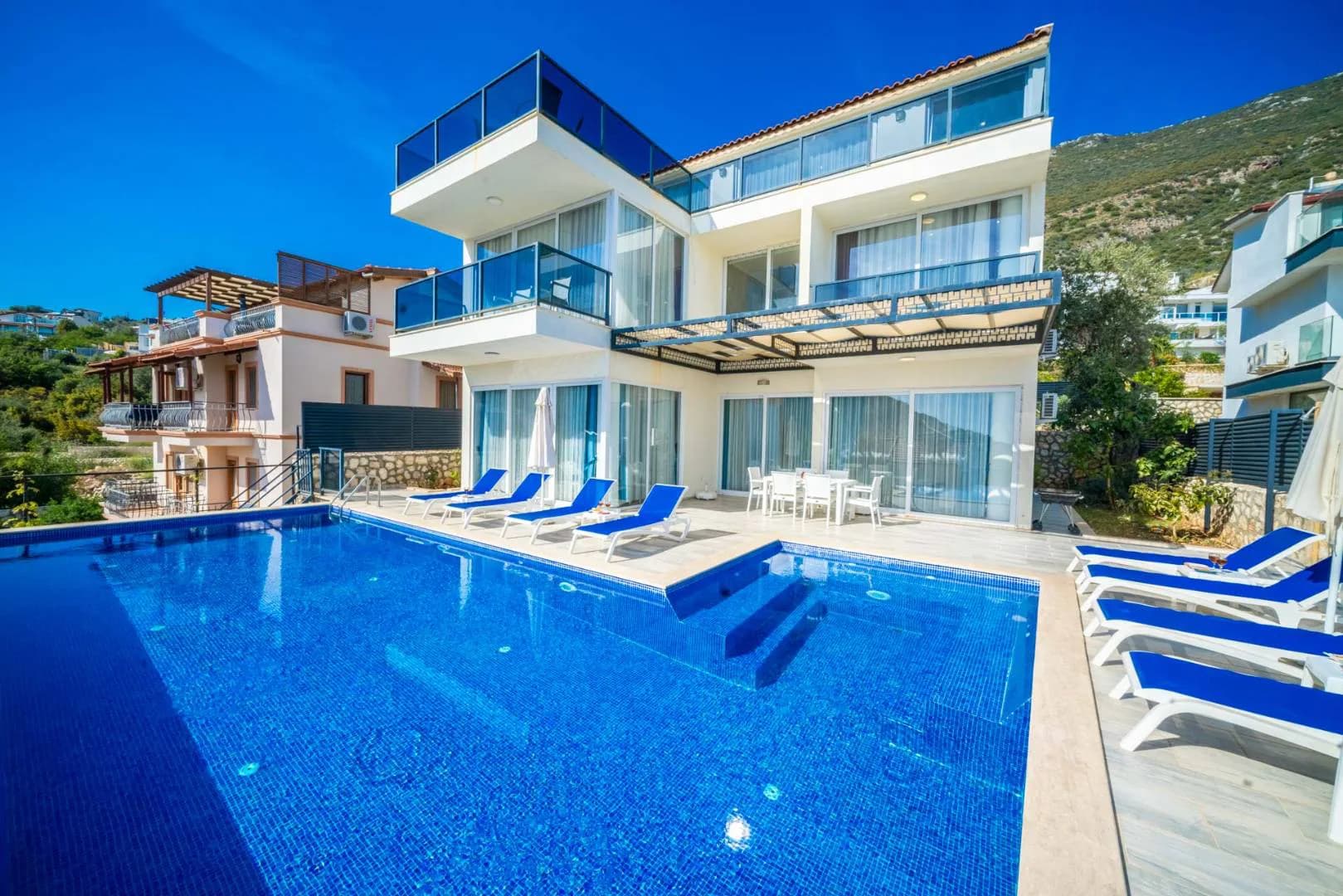 Kaş Kalkan'da Denize Yakın Mesafede, Özel Havuzlu, 5+1 Villa görsel 1