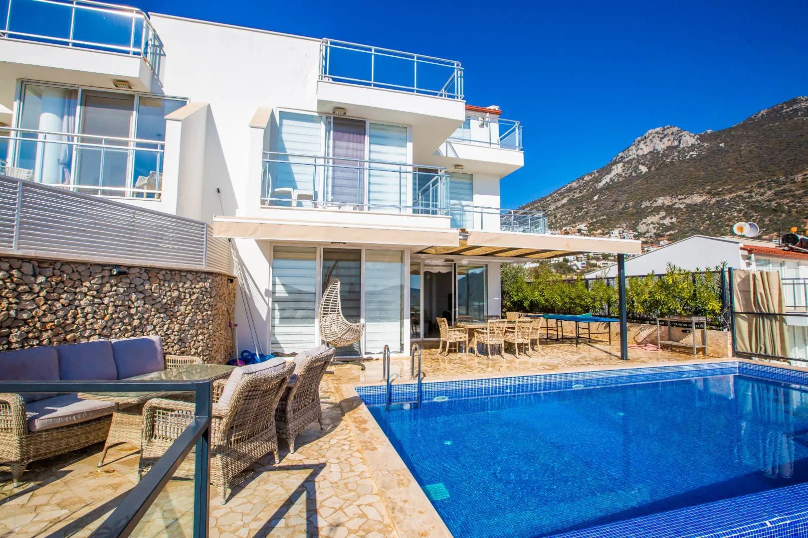 Kaş Kalkan'da Benzersiz Manzaralı, Özel Havuzlu, 6 Kişilik Villa görsel 3