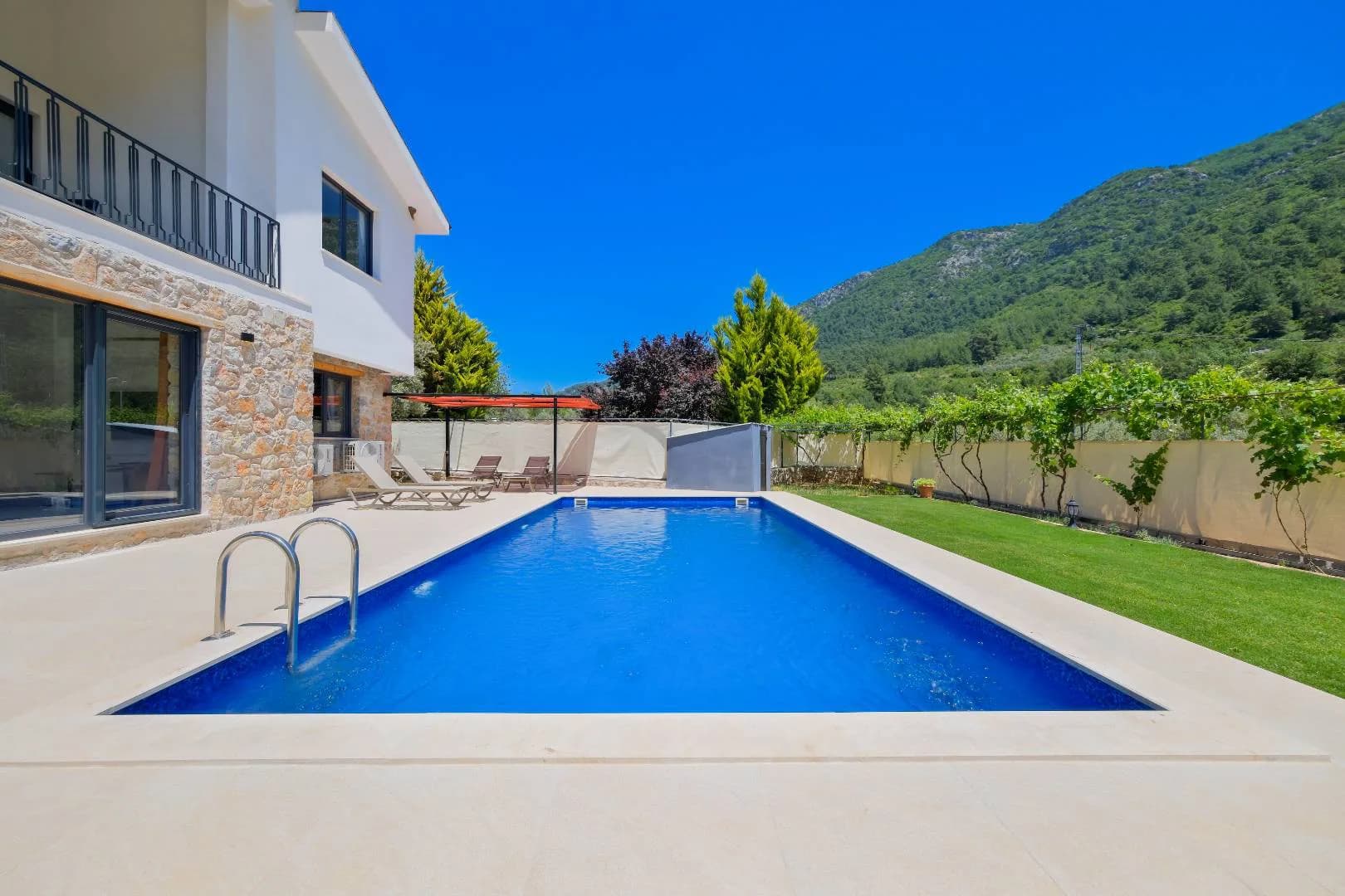 Fethiye'de Yeşillikler İle Dolu Doğada, Özel Havuzlu, Konforlu Villa görsel 1