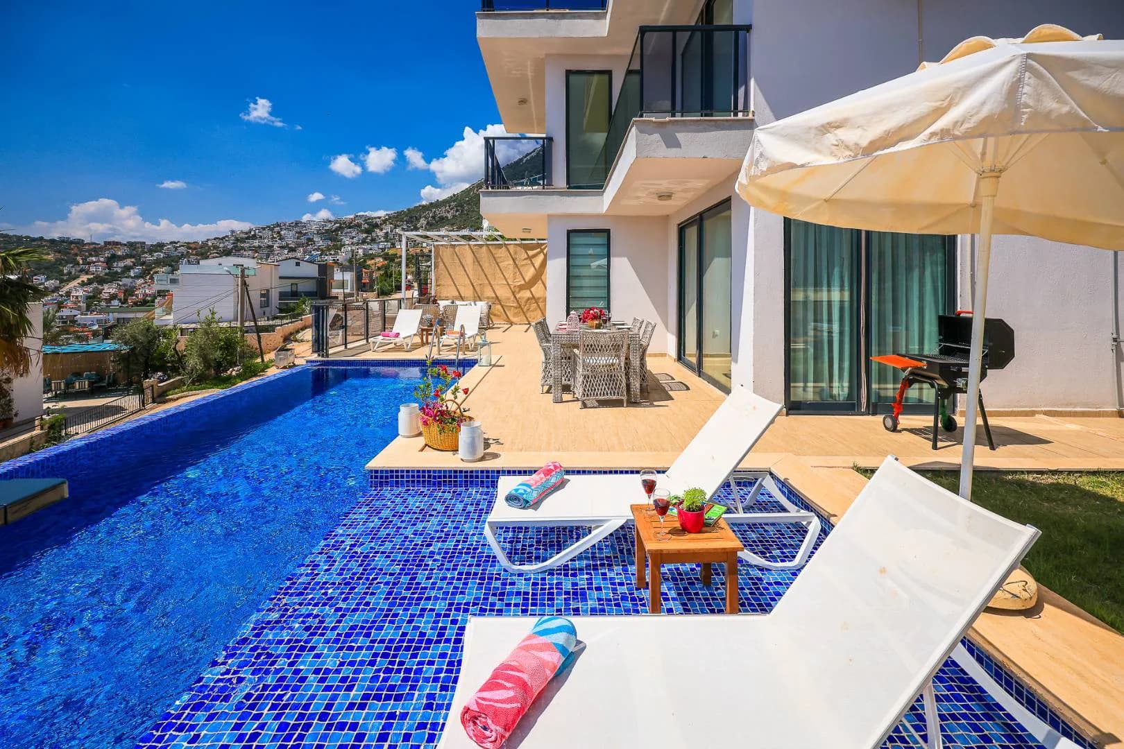 Kaş Kalkan'da Merkezi Konumda, Özel Havuzlu, Kiralık Villa görsel 2