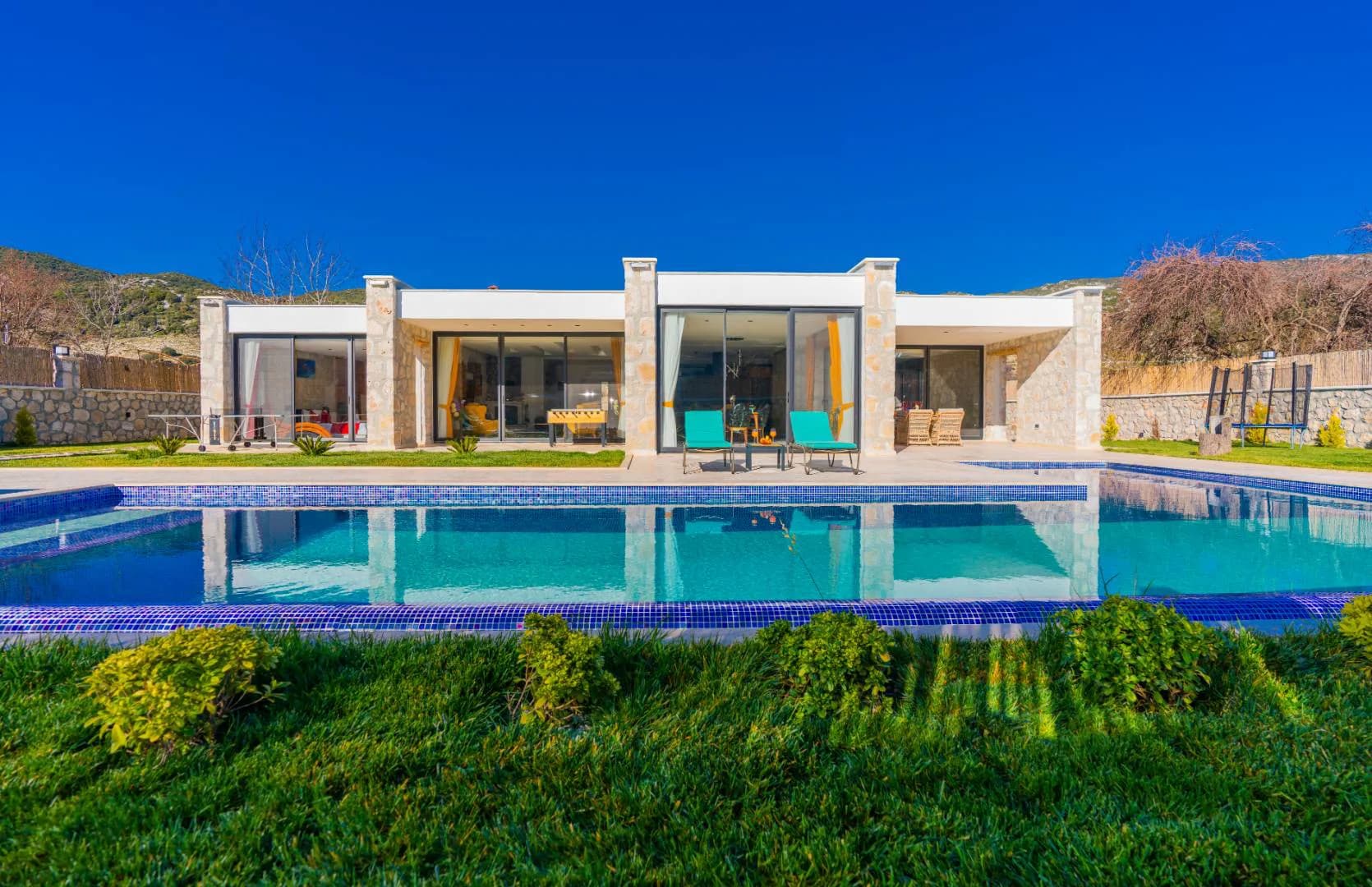 Kaş Sarıbelen'de Sakin Konumda, Özel Havuzlu, Saunalı, Jakuzili Villa görsel 1