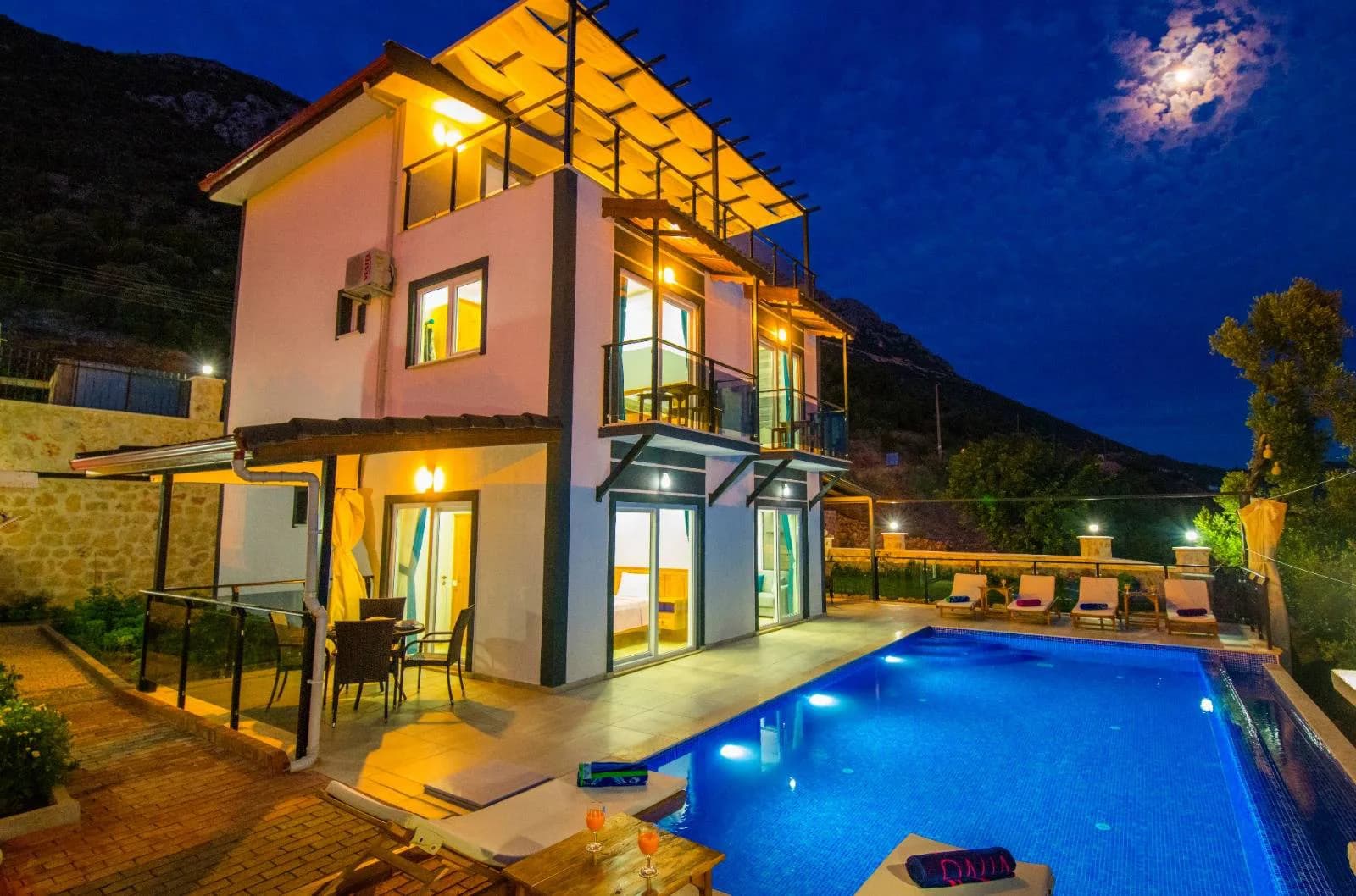 Kaş Bezirgan'da Kalabalık Ailelere Uygun, Özel Havuzlu, Kiralık Villa görsel 3