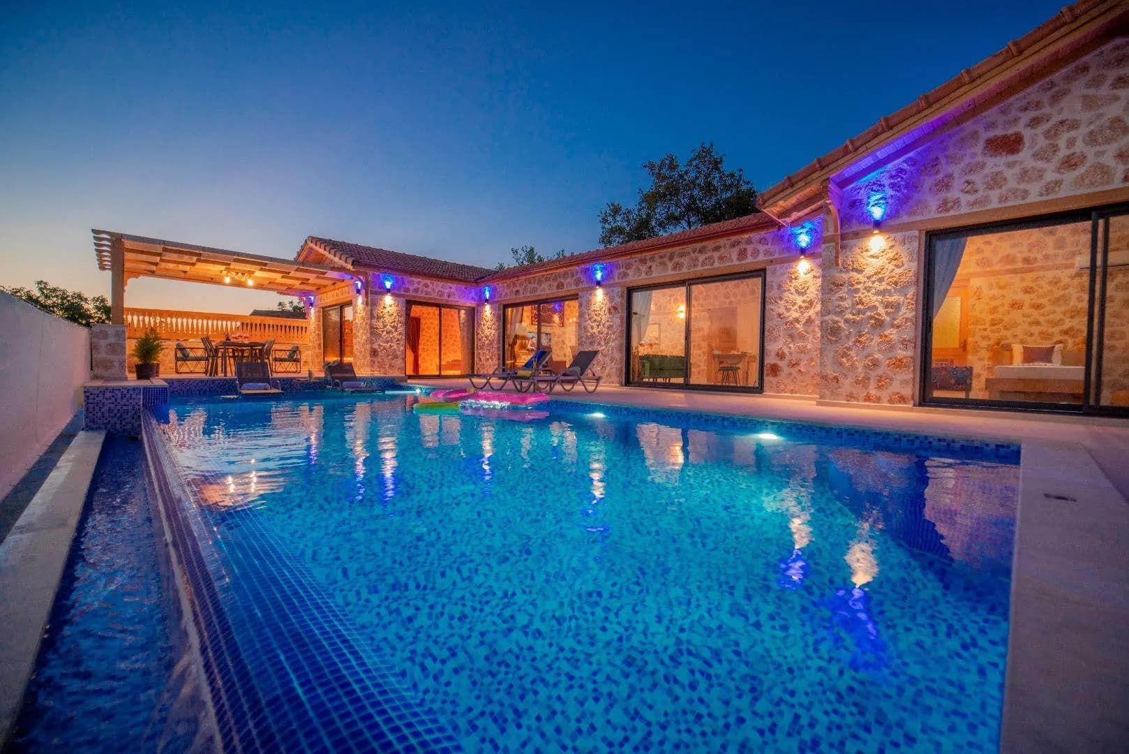 Kaş Üzümlü'de Doğa İçerisinde, Özel Havuzlu, Jakuzili, Lüks Villa görsel 1