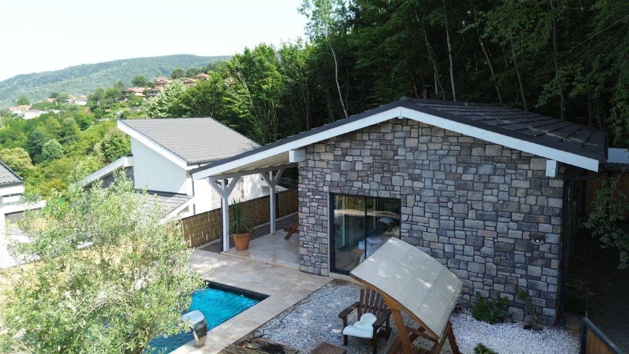 Sapanca'da Göl ve Doğa Manzaralı, Isıtmalı Özel Havuzlu, Kiralık Villa görsel 1
