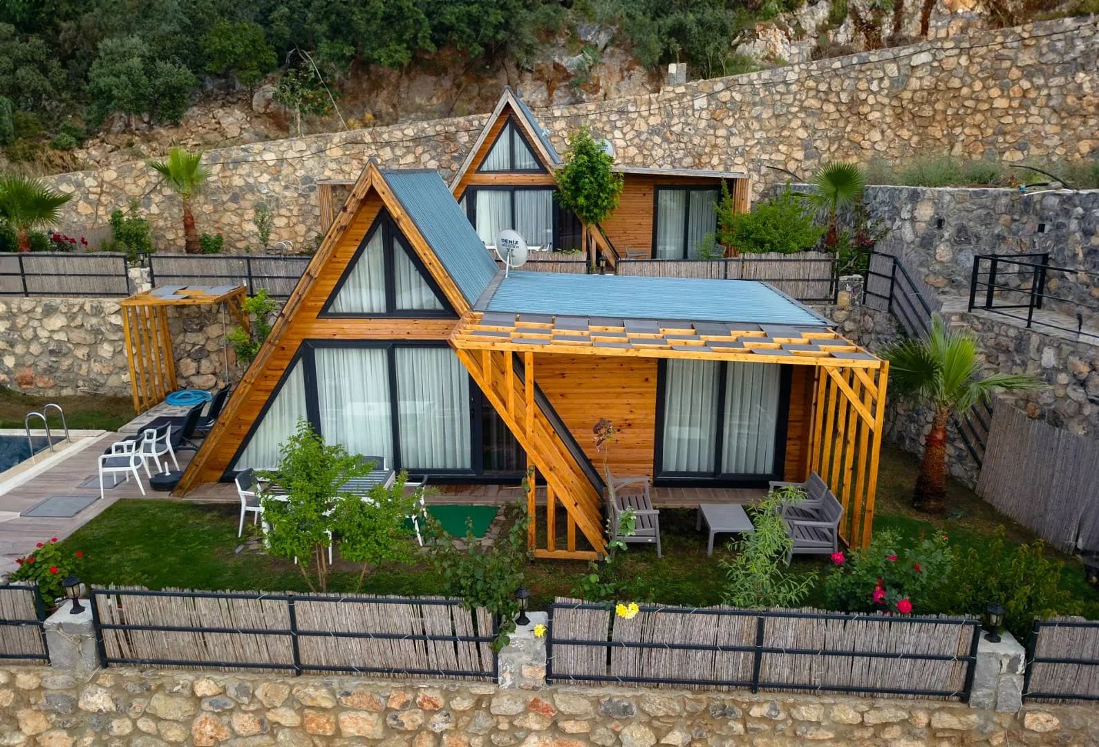 Muğla Fethiye'de Deniz Manzaralı, Özel Havuzlu, Konforlu Bongalov görsel 1