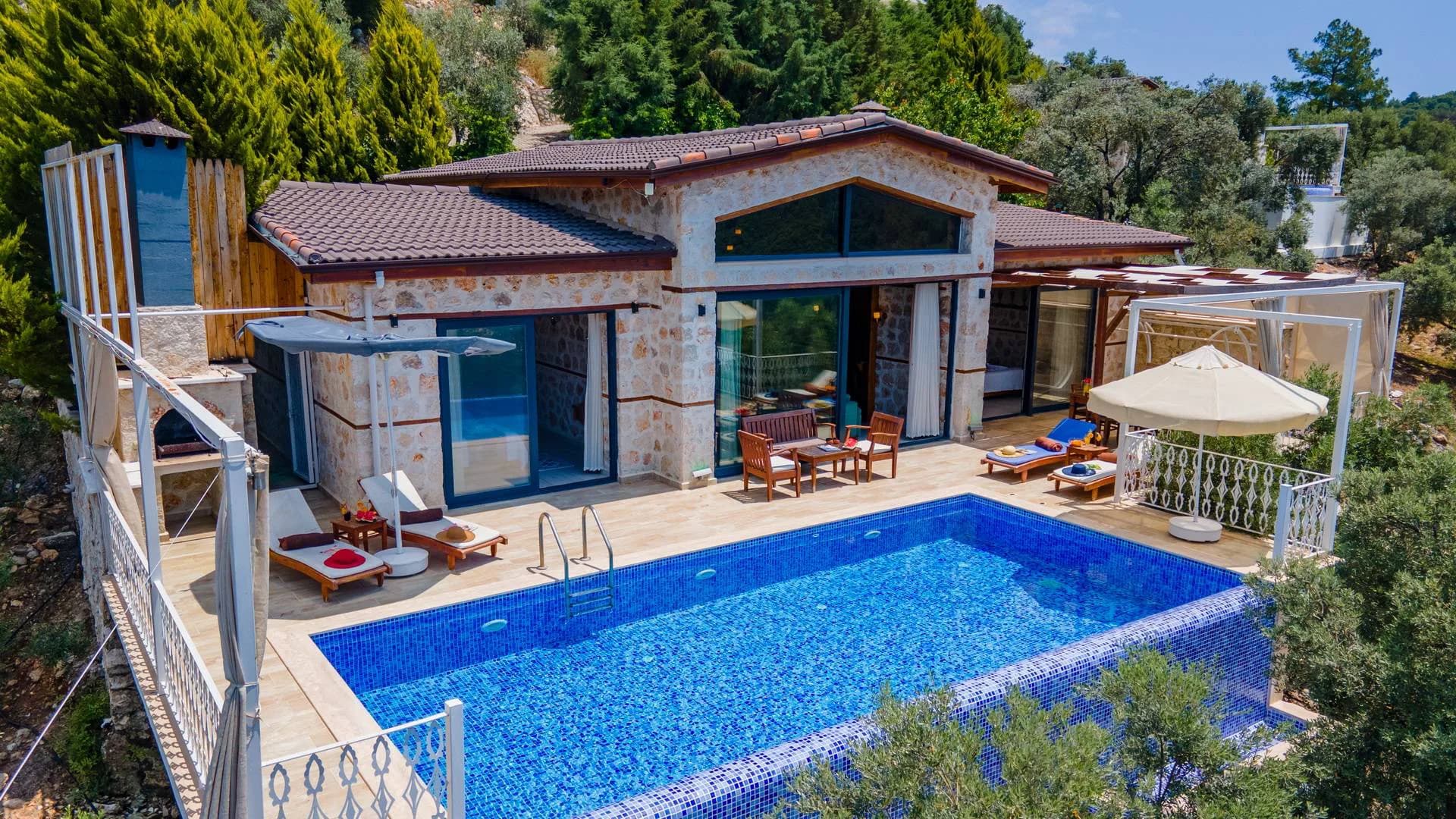 Kaş Üzümlü'de Muhteşem Doğa Manzaralı, Özel Havuzlu, Konforlu Villa görsel 2