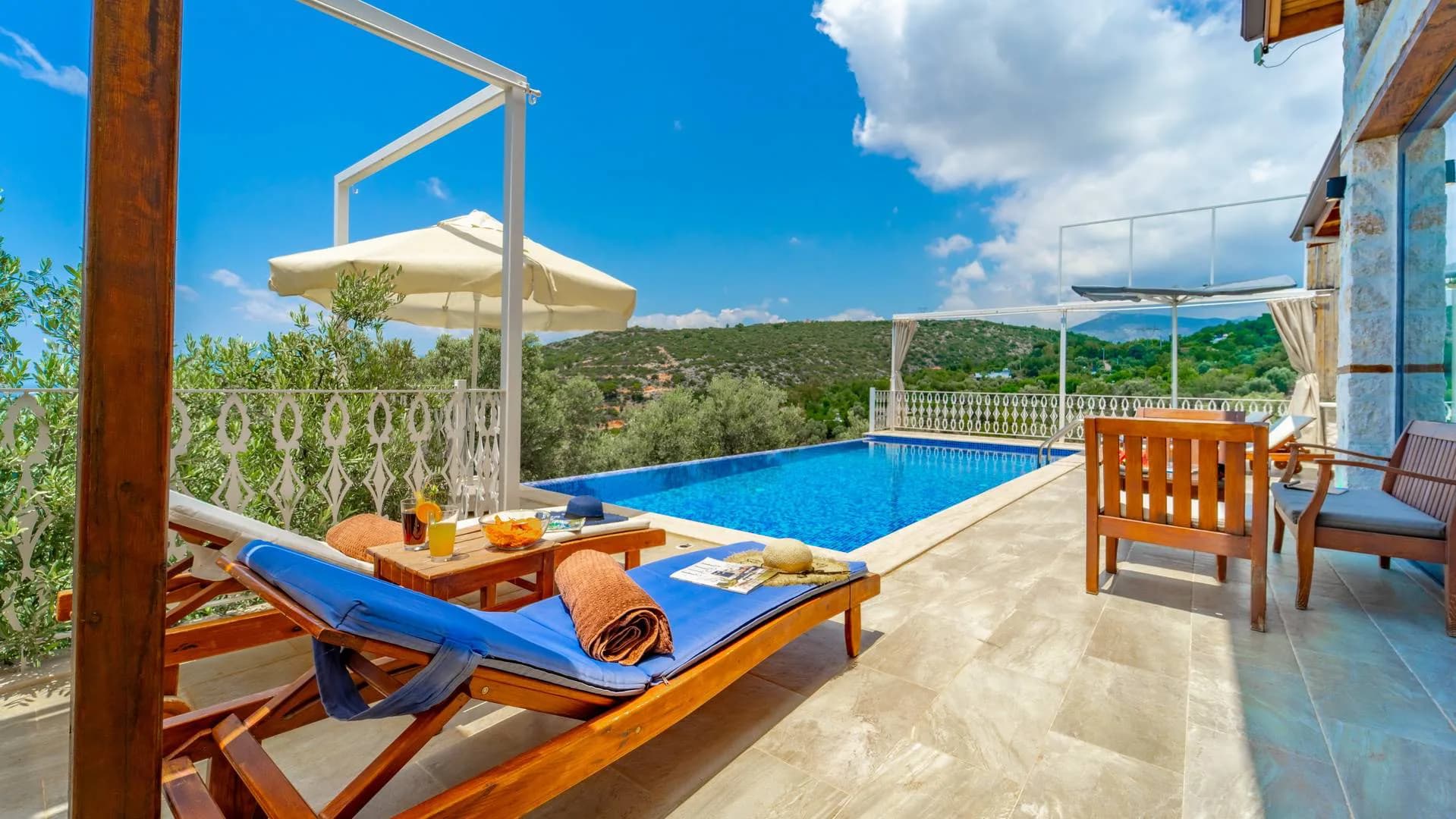 Kaş Üzümlü'de Muhteşem Doğa Manzaralı, Özel Havuzlu, Konforlu Villa görsel 3