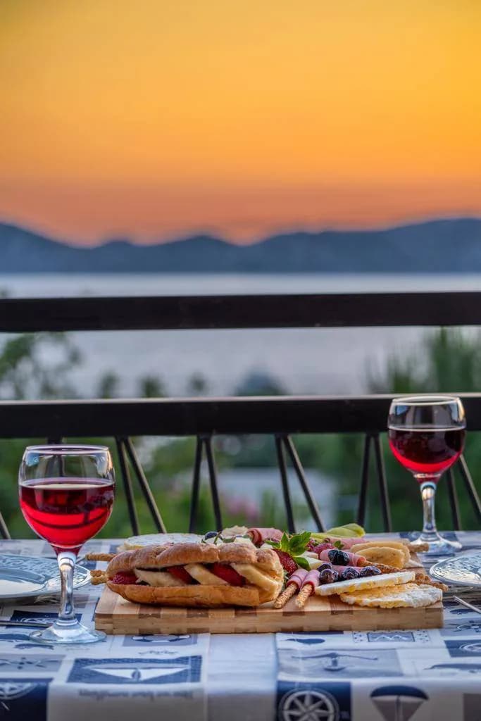 Muğla Marmaris'te Enfes Deniz Manzaralı, Özel Havuzlu, Kiralık Villa görsel 3