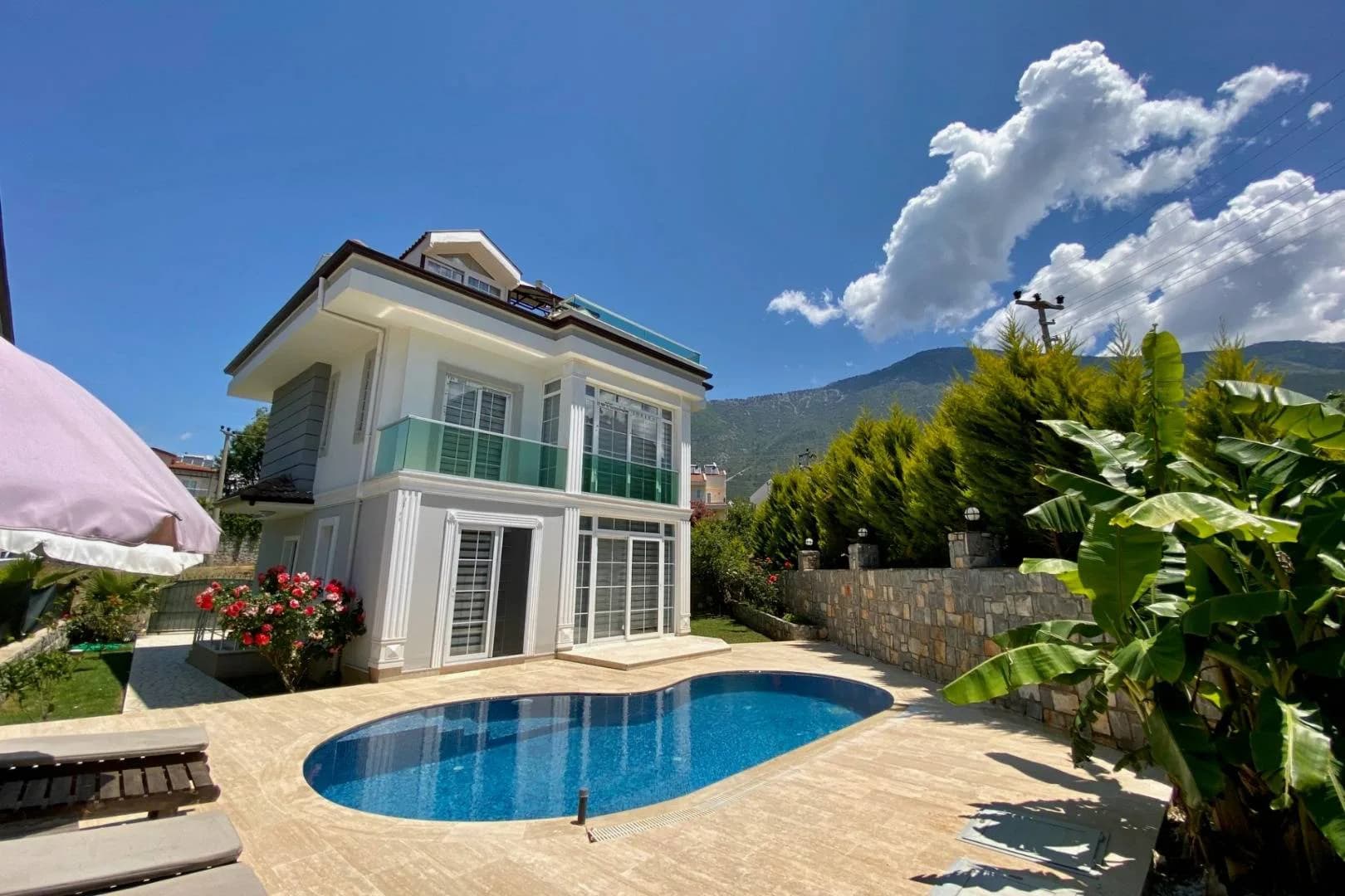 Fethiye Ölüdeniz'de Merkeze Yakın Konumda, Özel Havuzlu, Kiralık Villa görsel 1