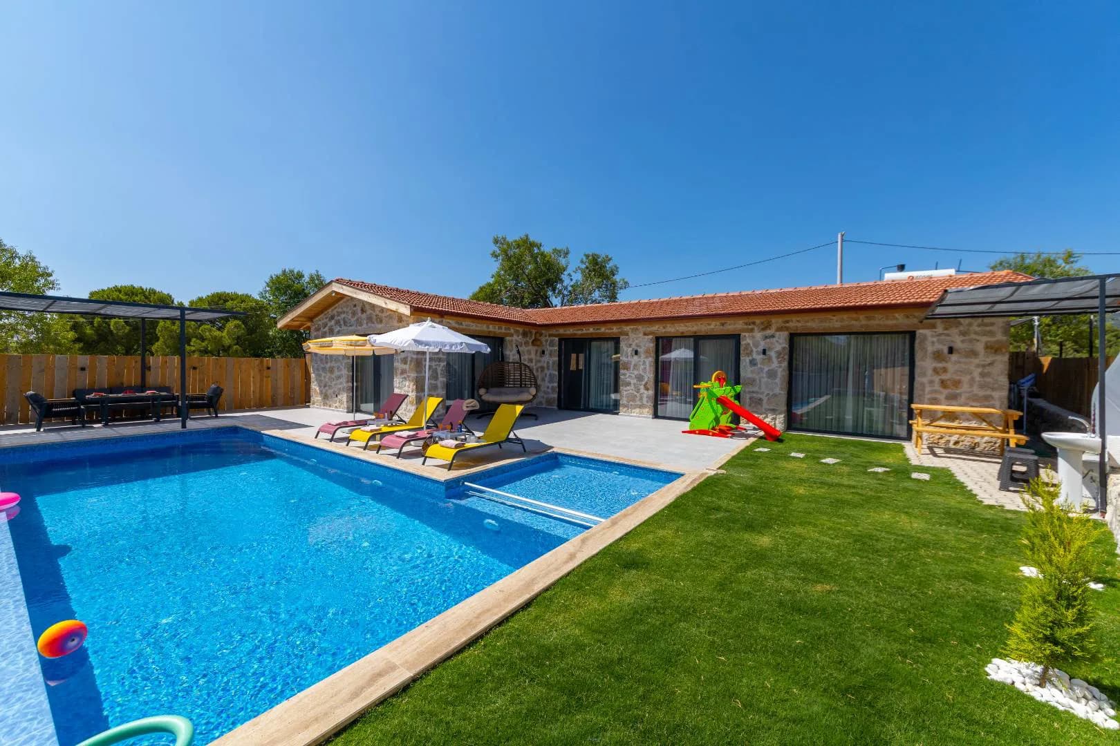 Kaş Sarıbelen'de Yeşillikler İçerisinde, Özel Havuzlu, Taş Villa görsel 1