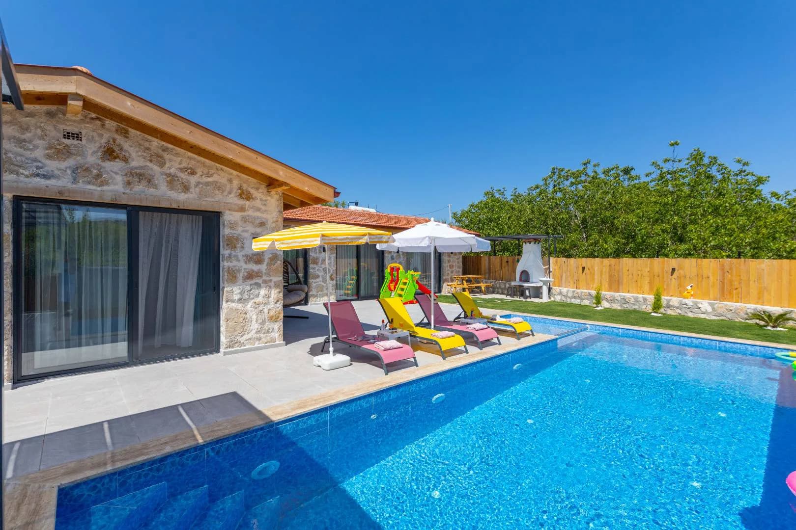 Kaş Sarıbelen'de Yeşillikler İçerisinde, Özel Havuzlu, Taş Villa görsel 2