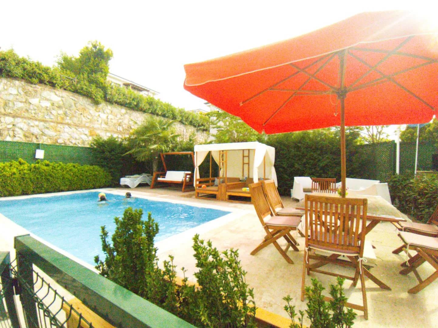 Sapanca Kırkpınar'da Kalabalık Ailelere Uygun, Özel Havuzlu, Kiralık Villa görsel 1