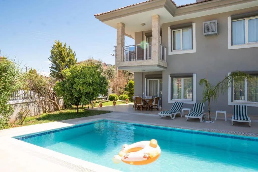 Muğla Marmaris'te Geniş Bahçeli, Özel Havuzlu, Konforlu Villa görsel 1