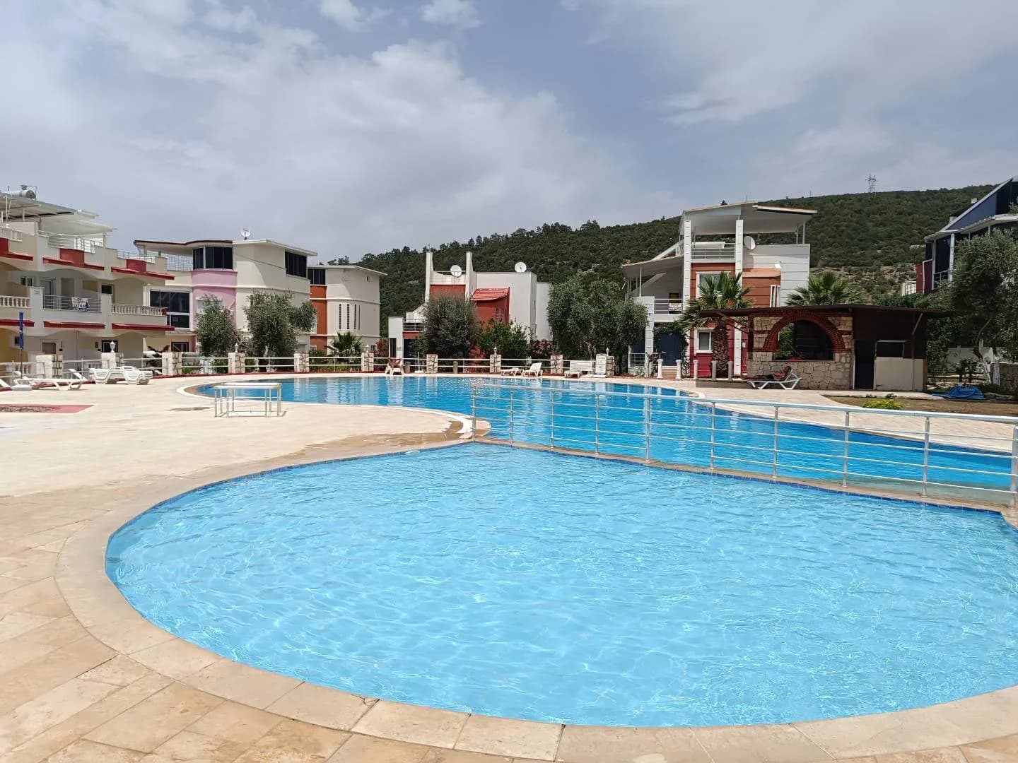 Aydın Didim'de Doğa İçerisinde, Özel ve Ortak Havuzlu, Konforlu Villa görsel 3